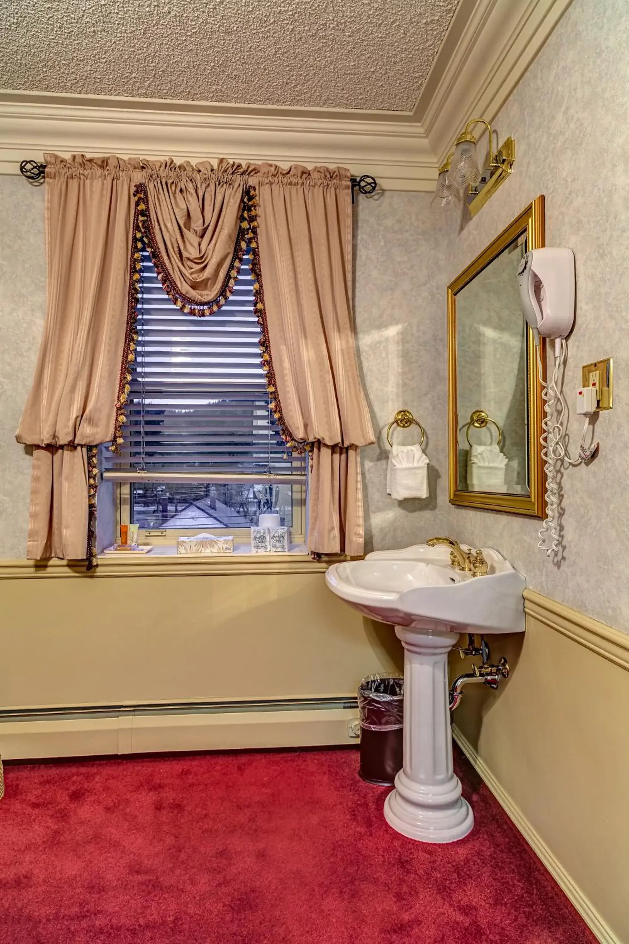 Photo of the whole room in Athabasca Hotel Photo of the whole room in Athabasca Hotel