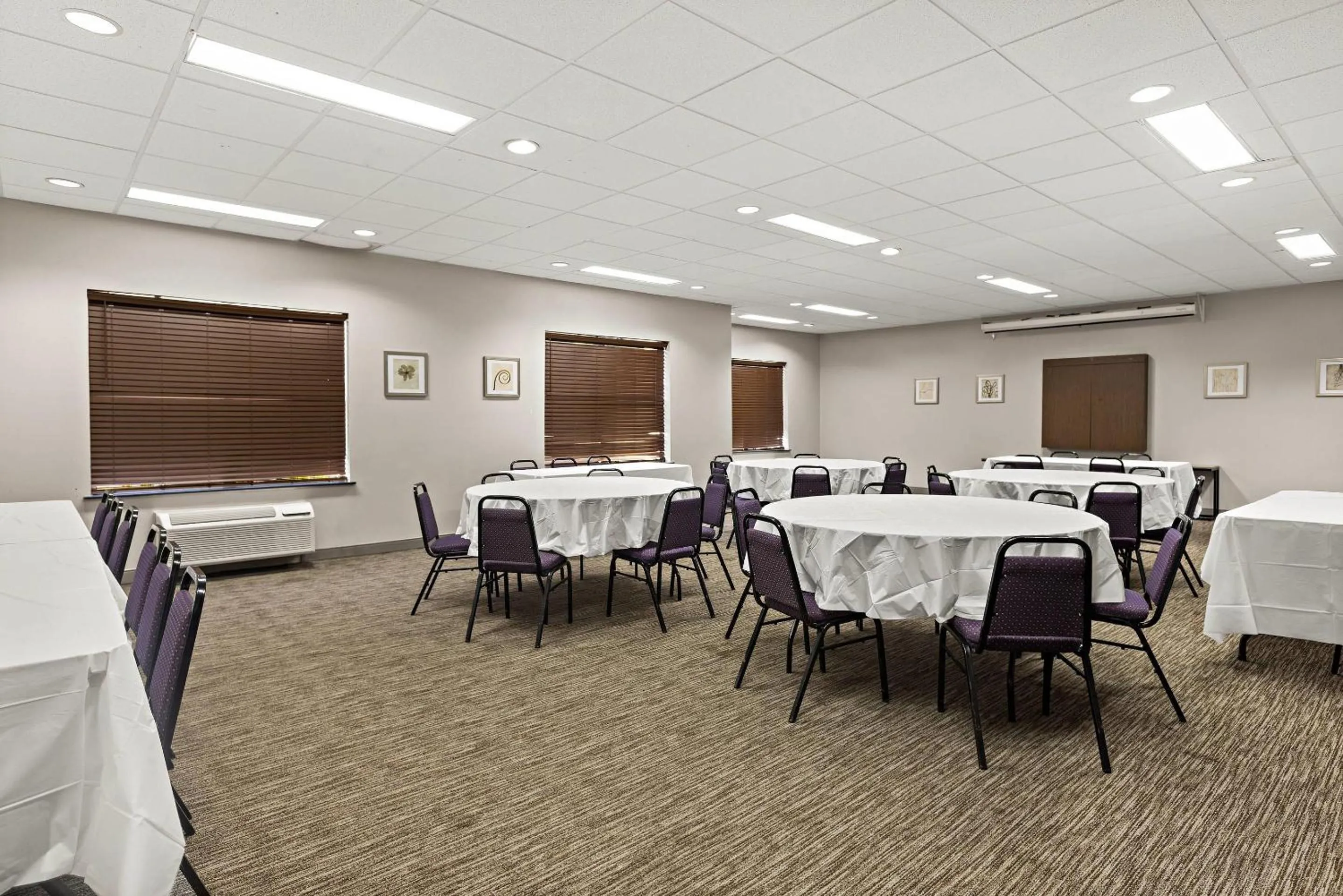 Meeting/conference room in Country Inn & Suites by Radisson, Hinesville, GA
