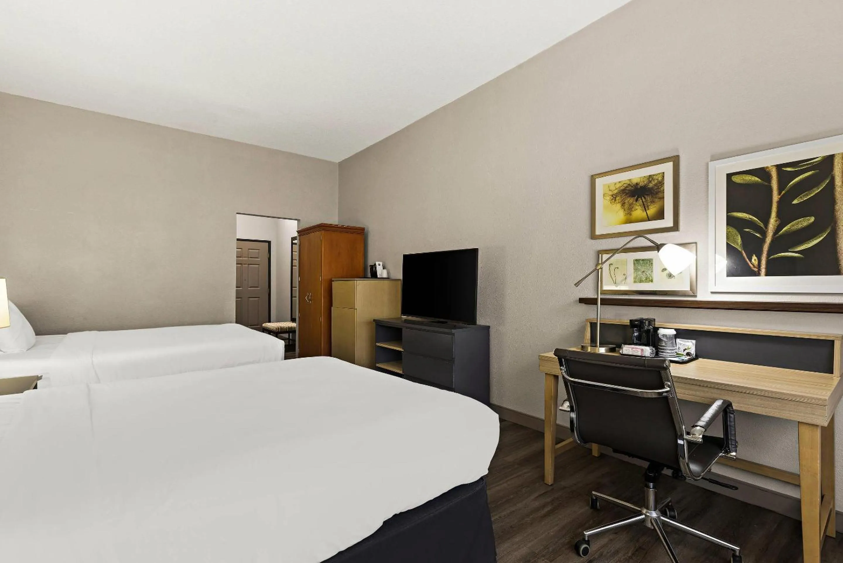 Bedroom, Bed in Country Inn & Suites by Radisson, Hinesville, GA