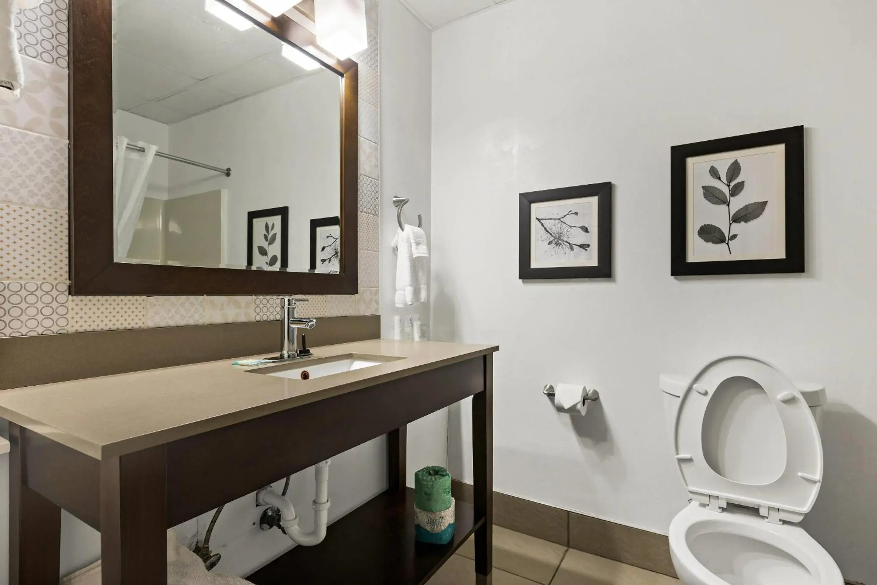 Bedroom in Country Inn & Suites by Radisson, Hinesville, GA Bedroom in Country Inn & Suites by Radisson, Hinesville, GA