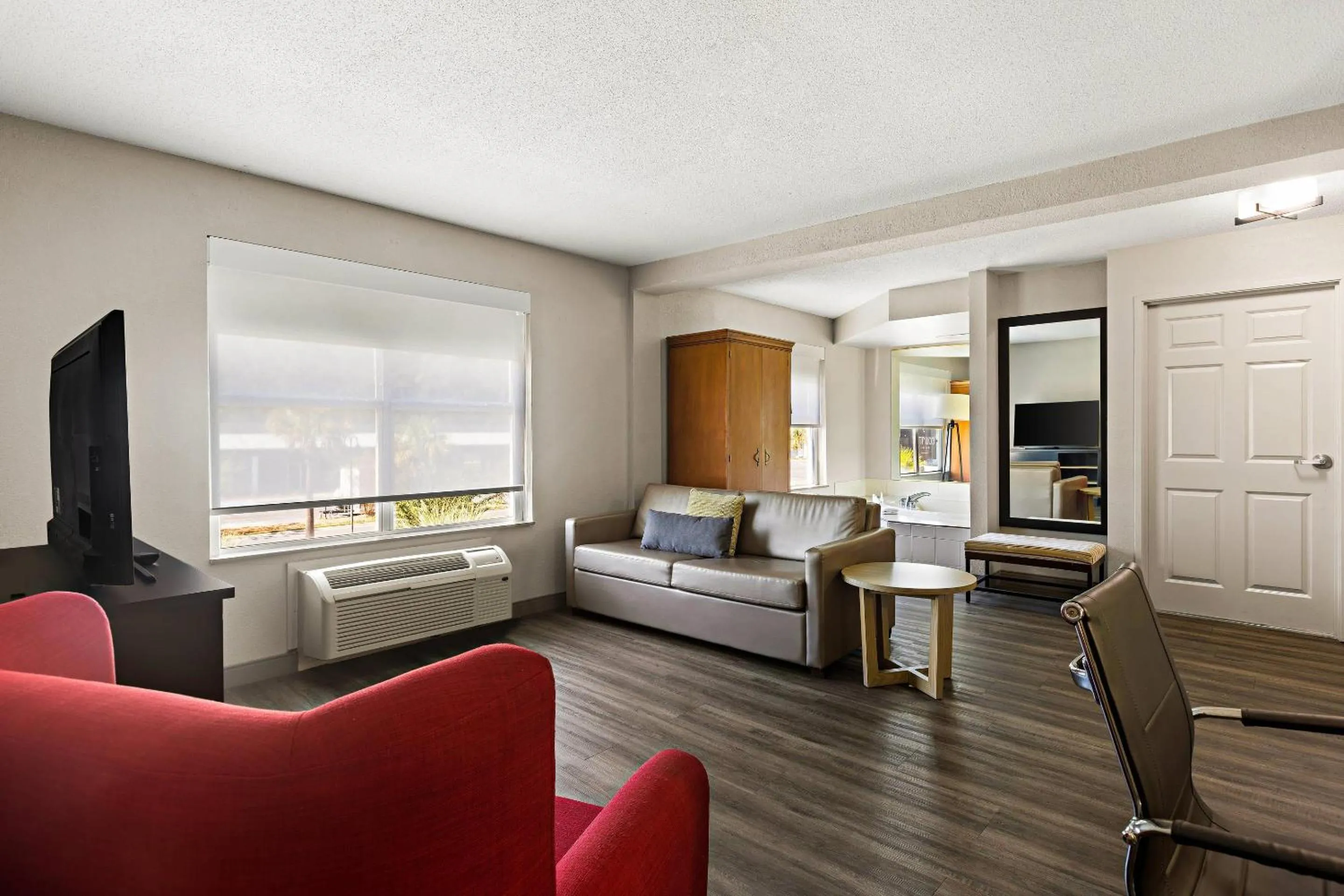 Bedroom in Country Inn & Suites by Radisson, Hinesville, GA