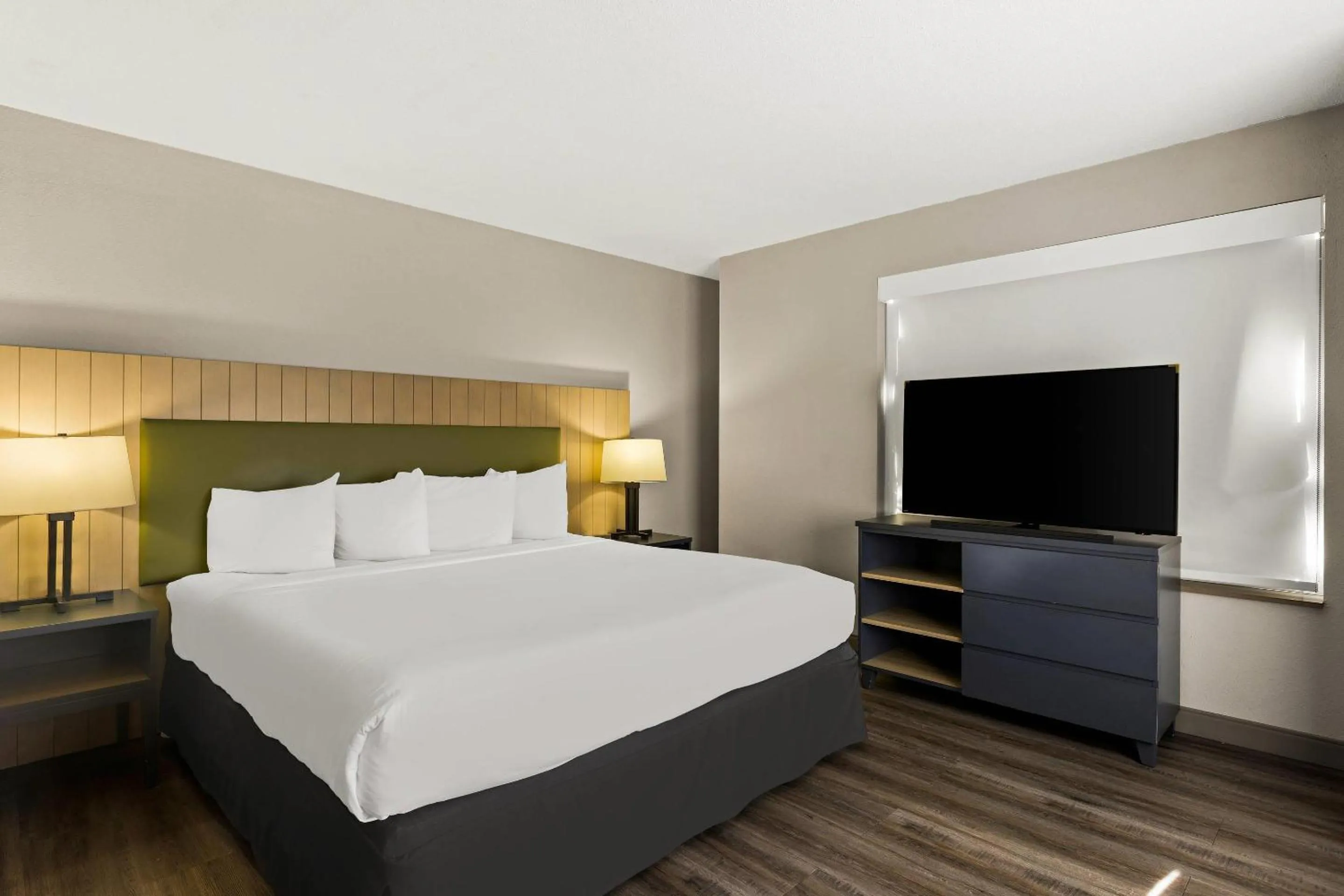 Bedroom, Bed in Country Inn & Suites by Radisson, Hinesville, GA