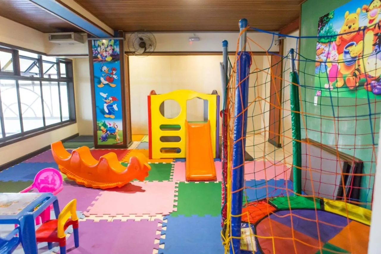 children in Hotel Araçá