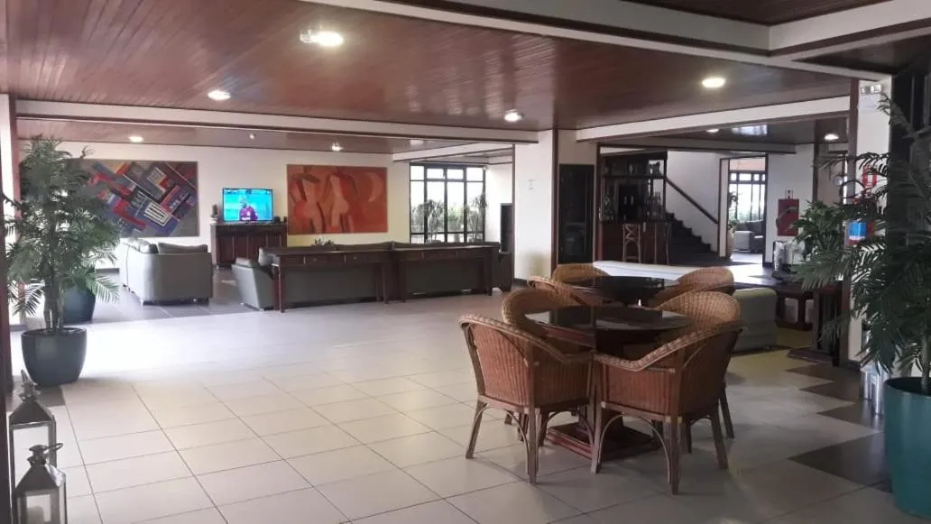 Communal lounge/ TV room in Hotel Araçá