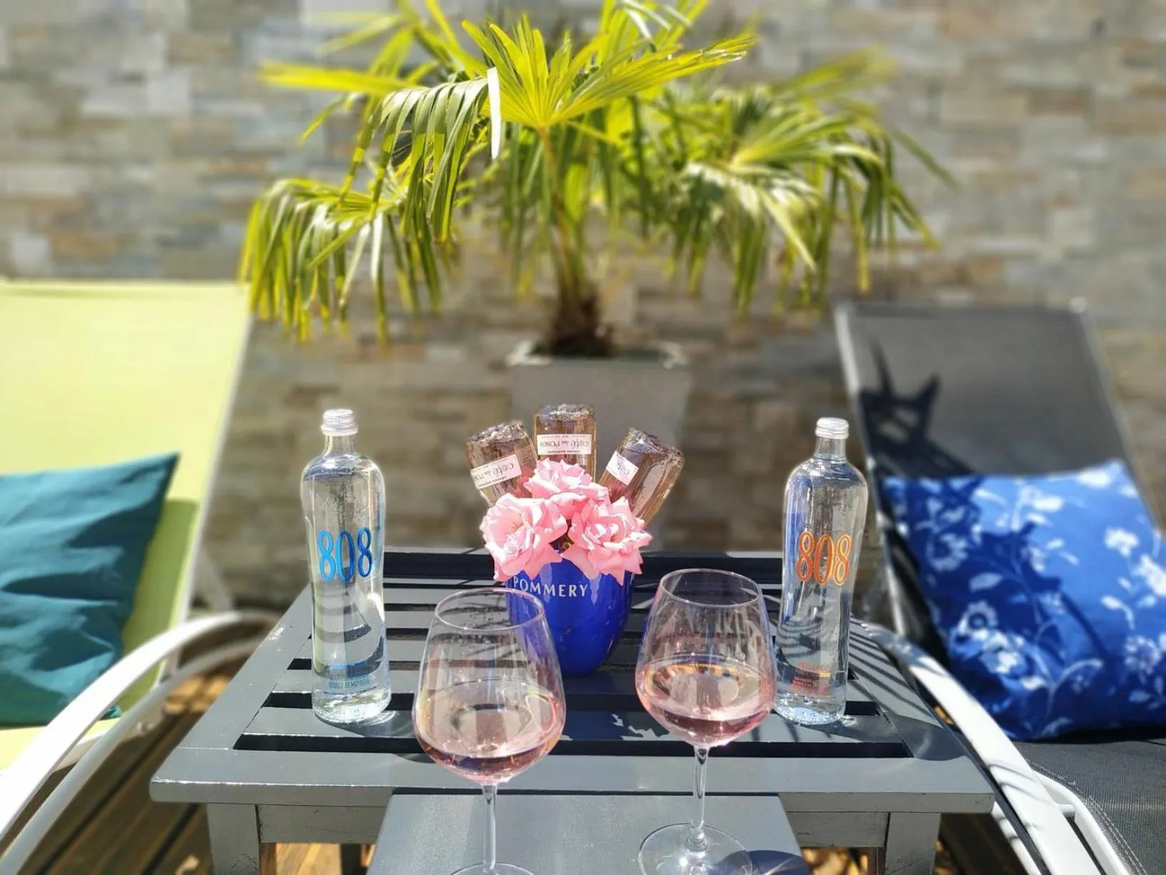 Patio in Hôtel Le Mas Des Amandiers