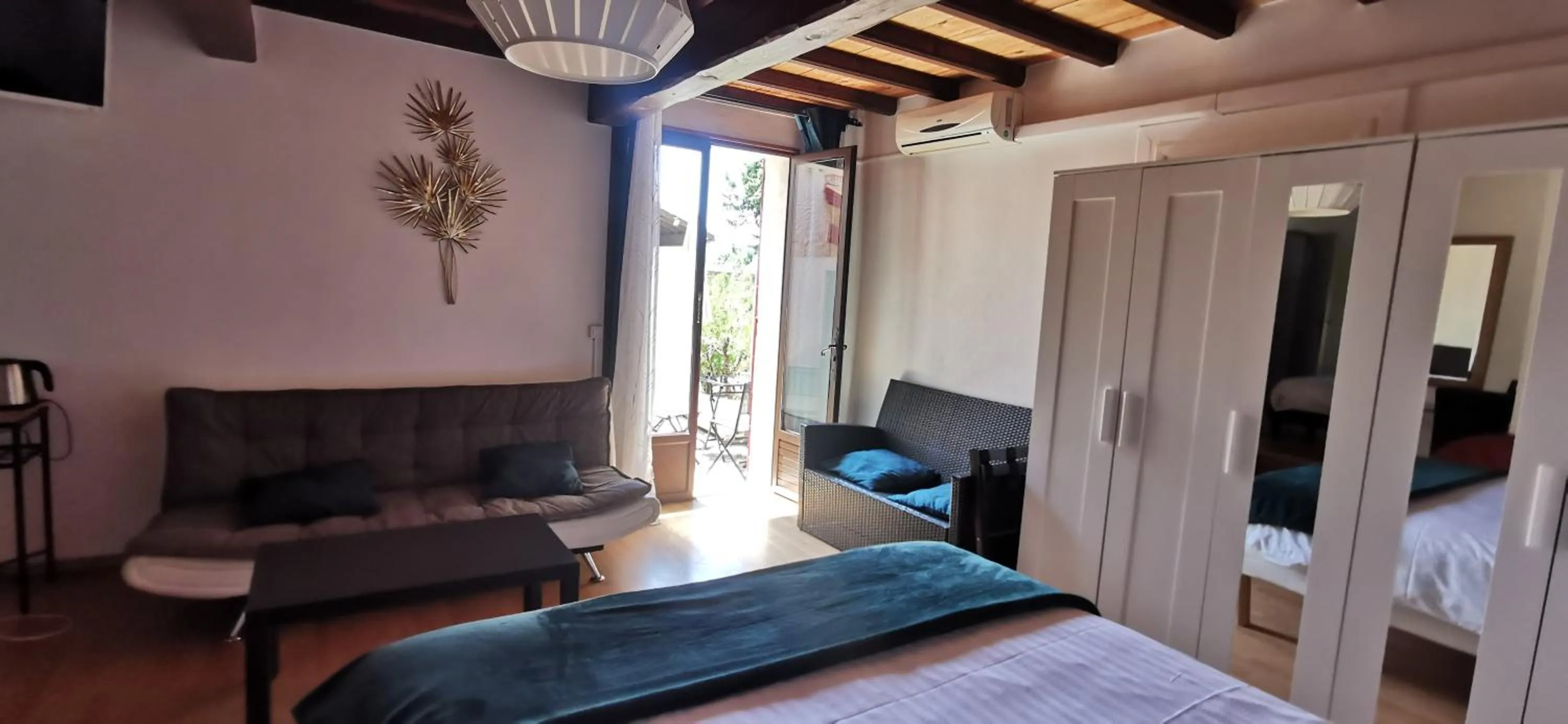 Patio, Bed in Hôtel Le Mas Des Amandiers