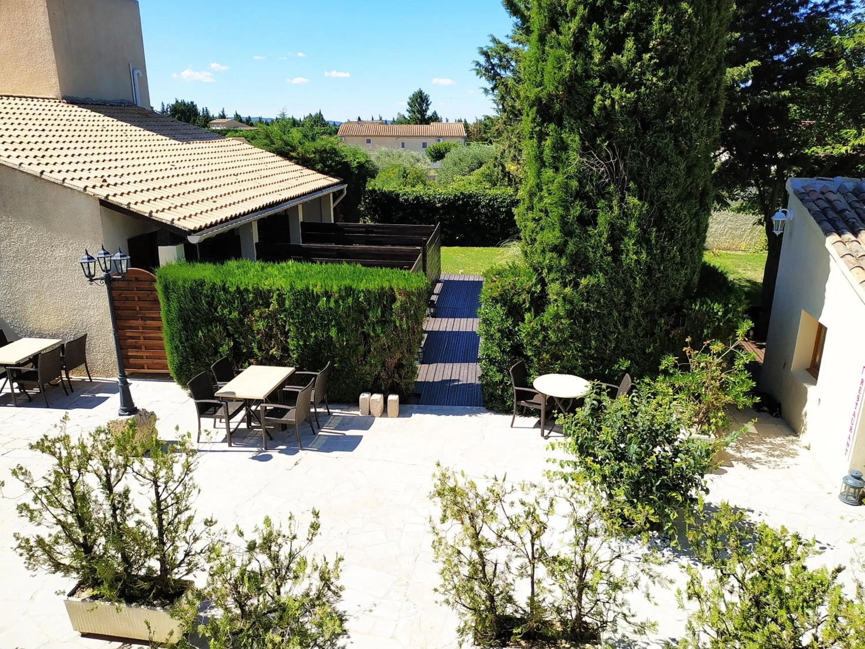 Garden in Hôtel Le Mas Des Amandiers