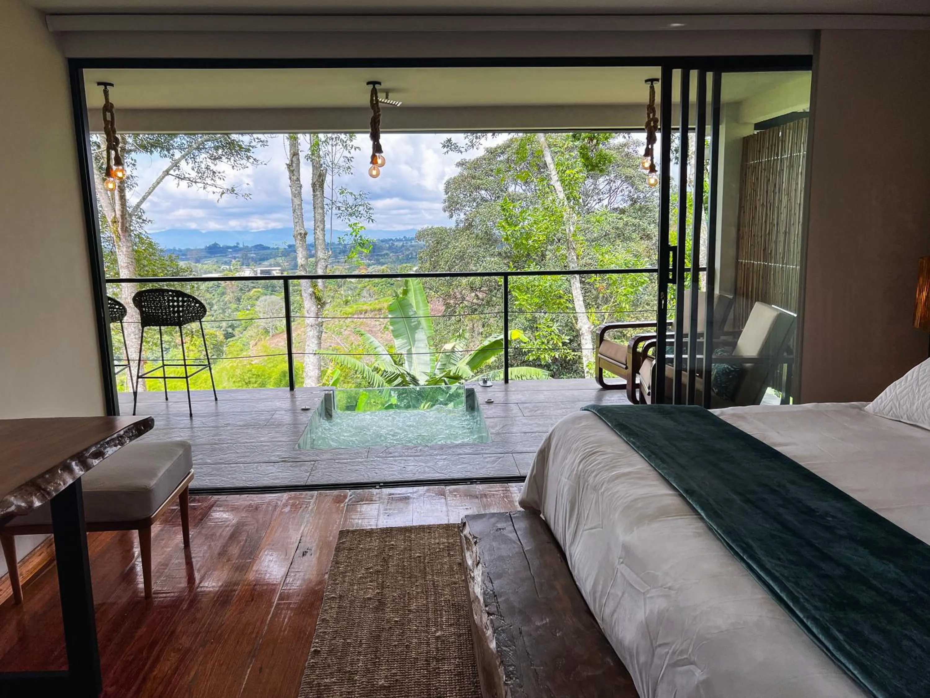 Hot Tub, Bed in El Edén Country hotel y Club Residencial