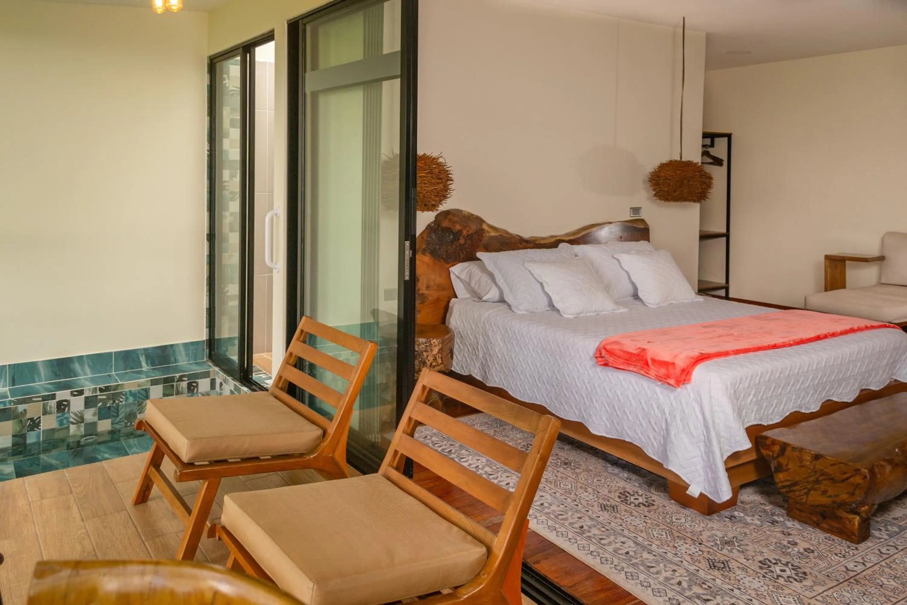 Hot Tub, Bed in El Edén Country hotel y Club Residencial