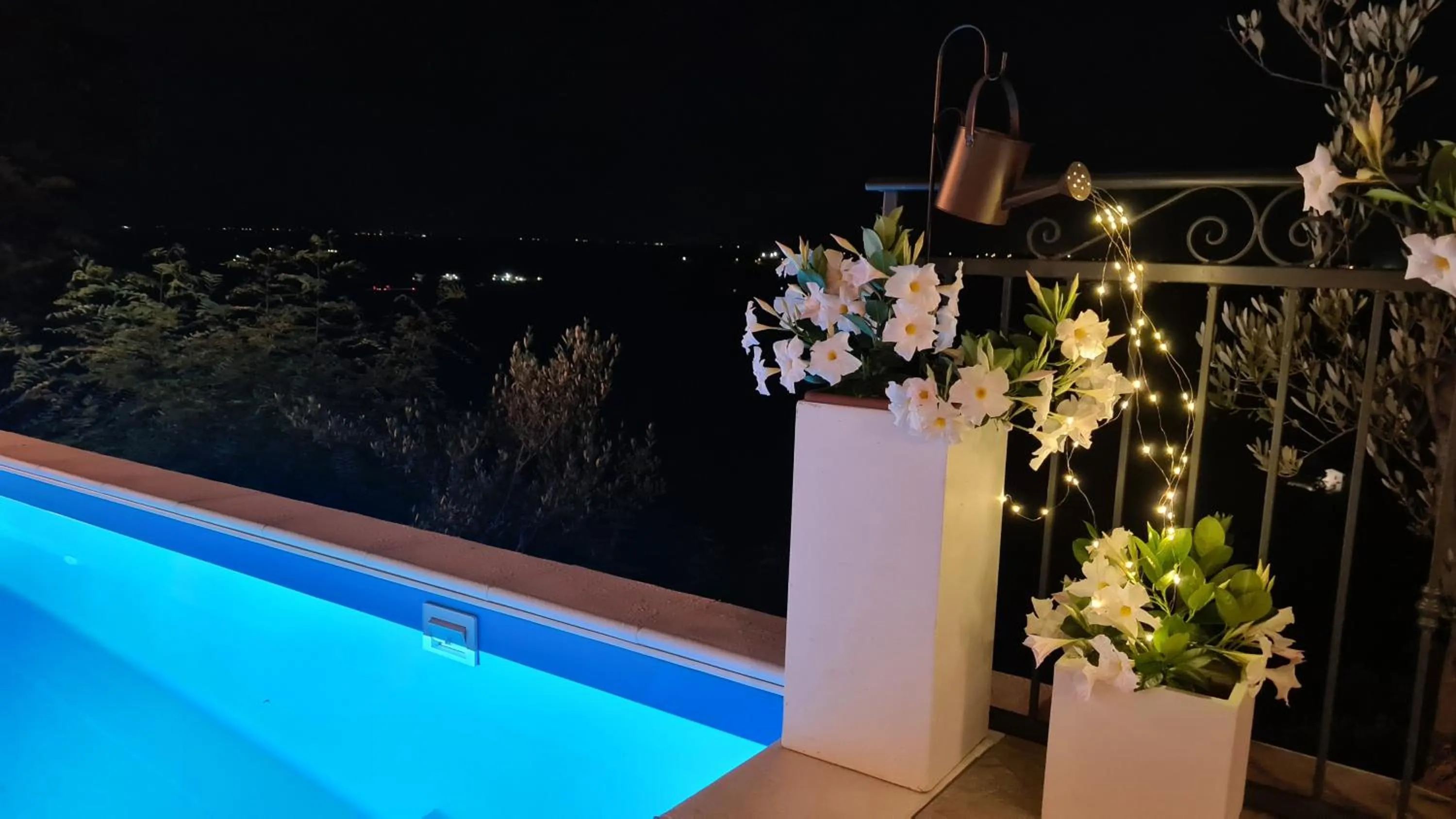 Swimming pool in Il Nido B&B