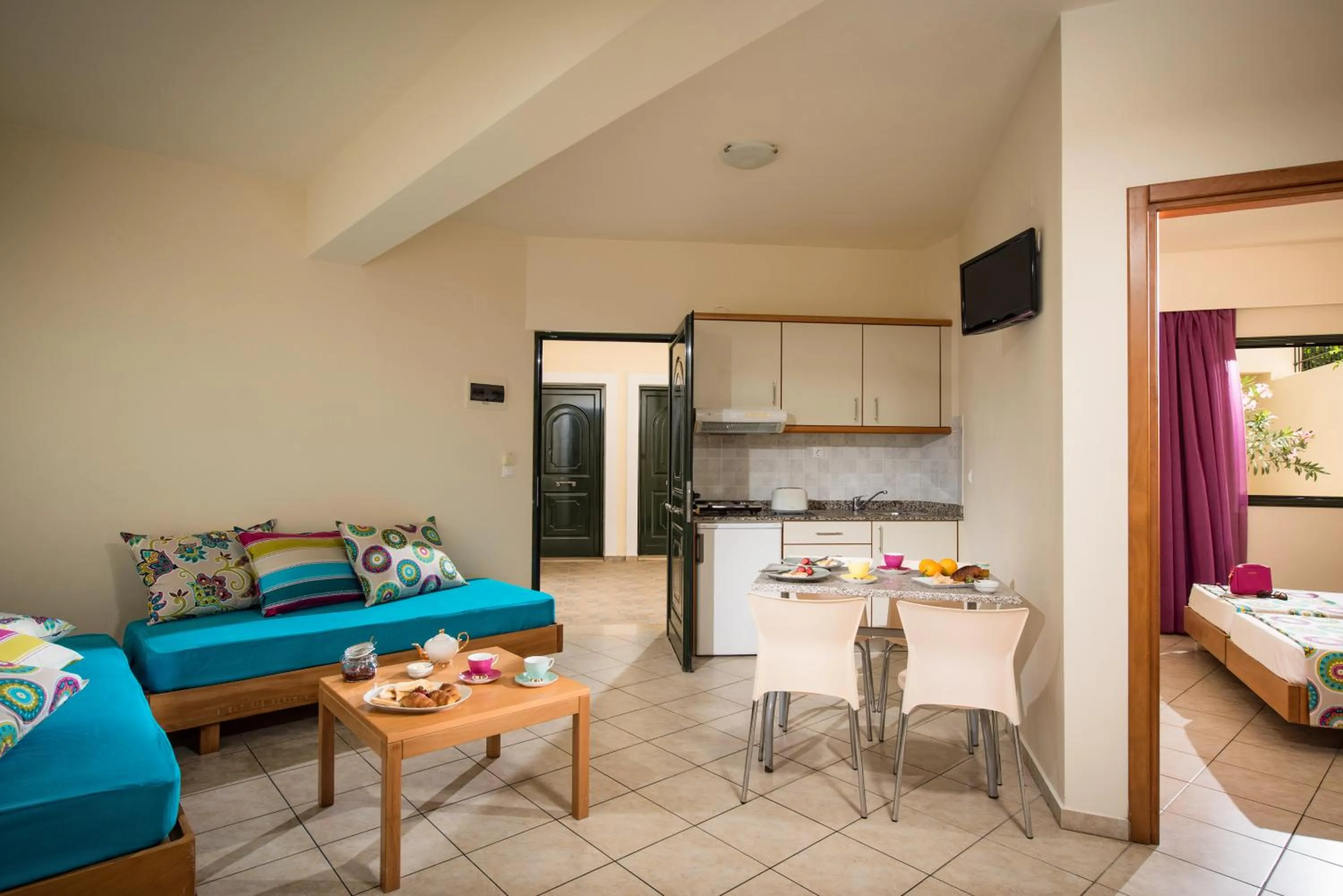 Coffee/tea facilities in Kristalli Hotel Apartments