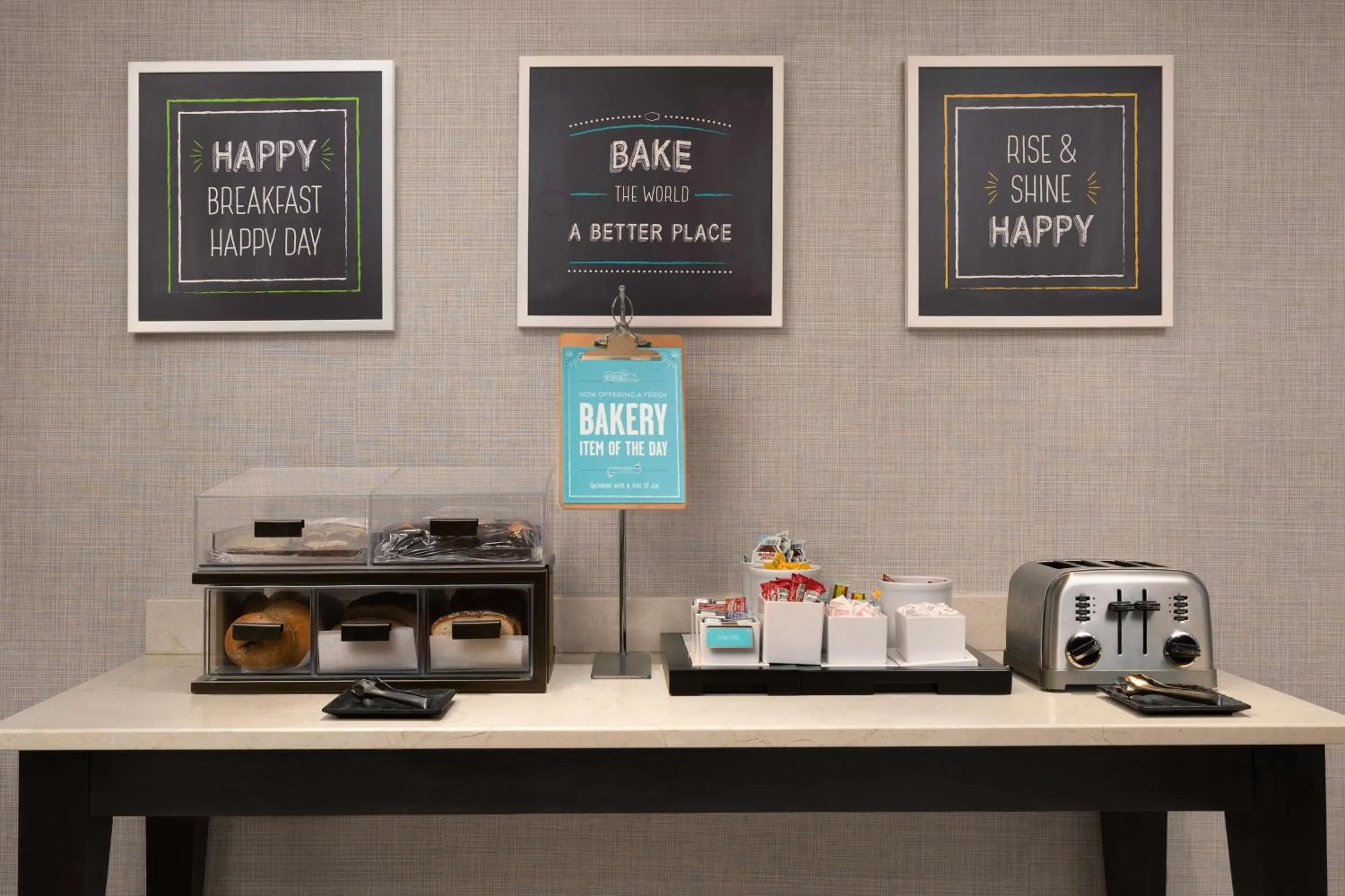 Breakfast in Hampton Inn & Suites Huntsville Research Park Area