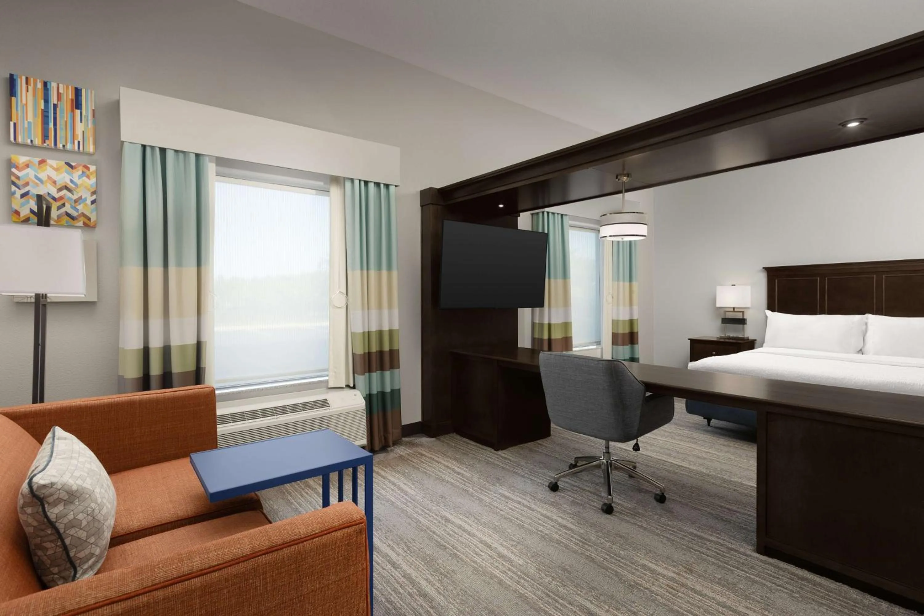 Living room, Bed in Hampton Inn & Suites Huntsville Research Park Area