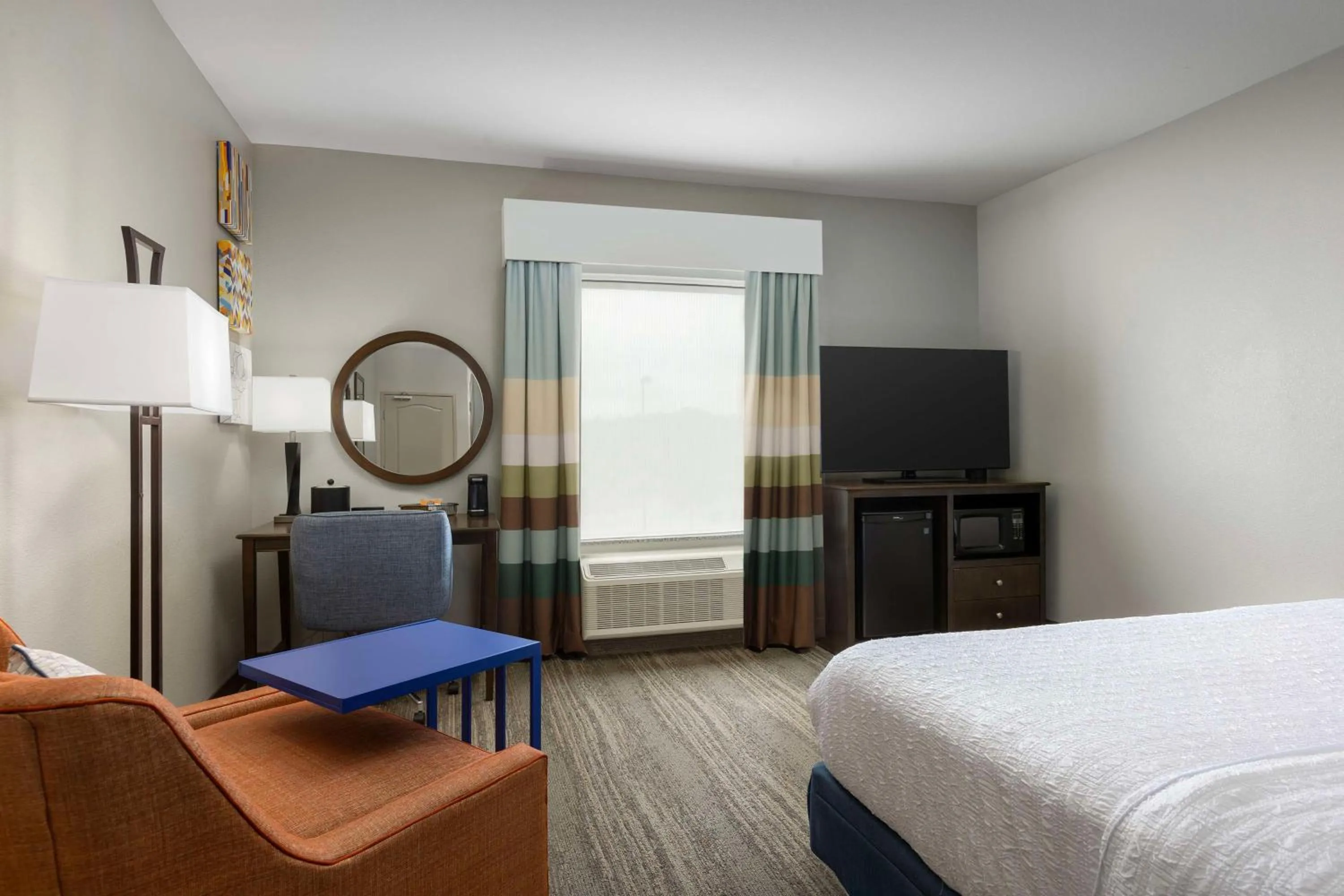 Photo of the whole room, Bed in Hampton Inn & Suites Huntsville Research Park Area