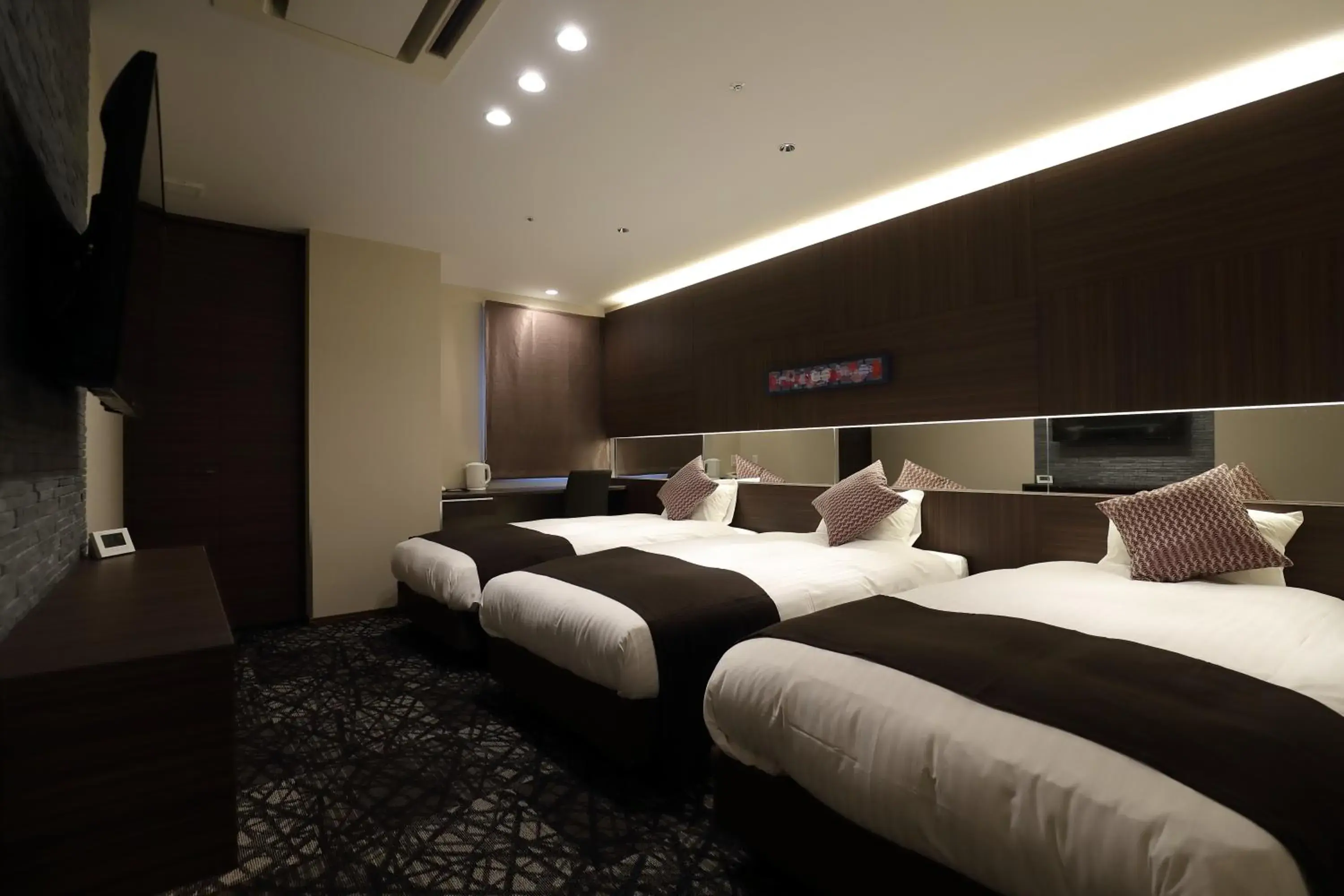 Photo of the whole room, Bed in Osaka Teikoku Hotel Photo of the whole room, Bed in Osaka Teikoku Hotel