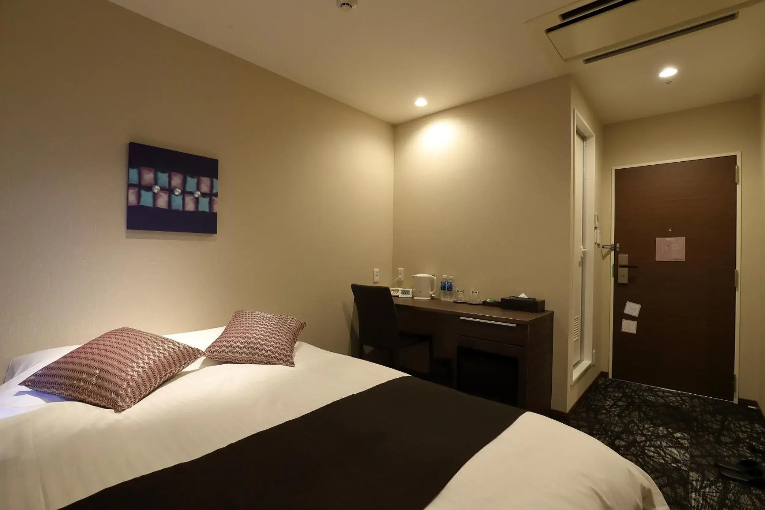 Bedroom, Bed in Osaka Teikoku Hotel Bedroom, Bed in Osaka Teikoku Hotel