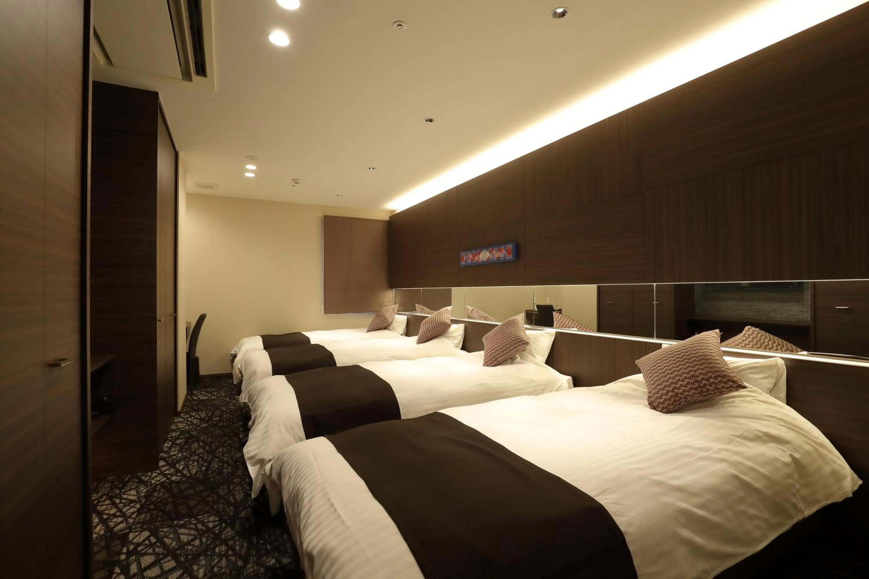 Bed in Osaka Teikoku Hotel