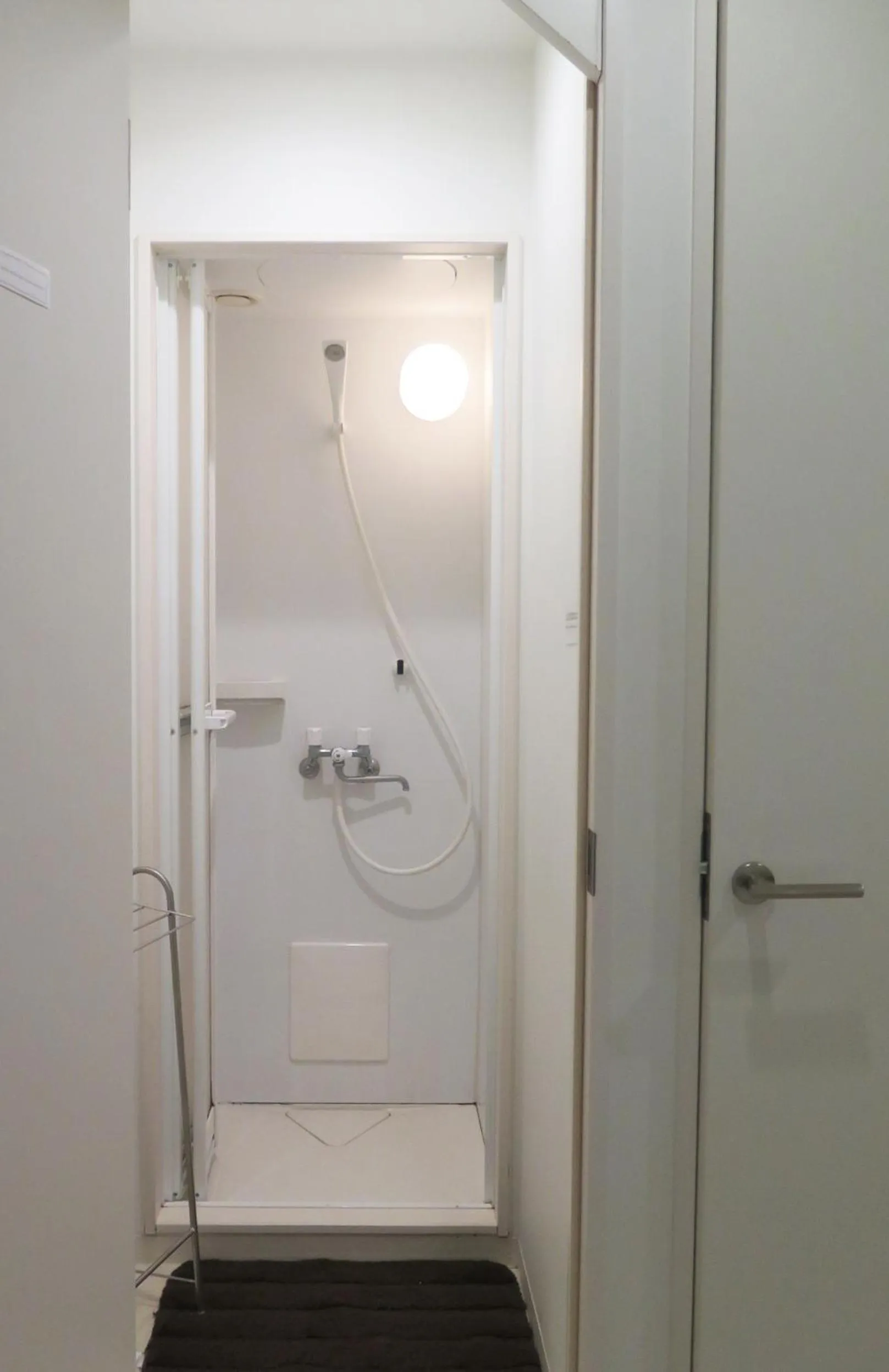 Shower in Santiago Guesthouse Kyoto