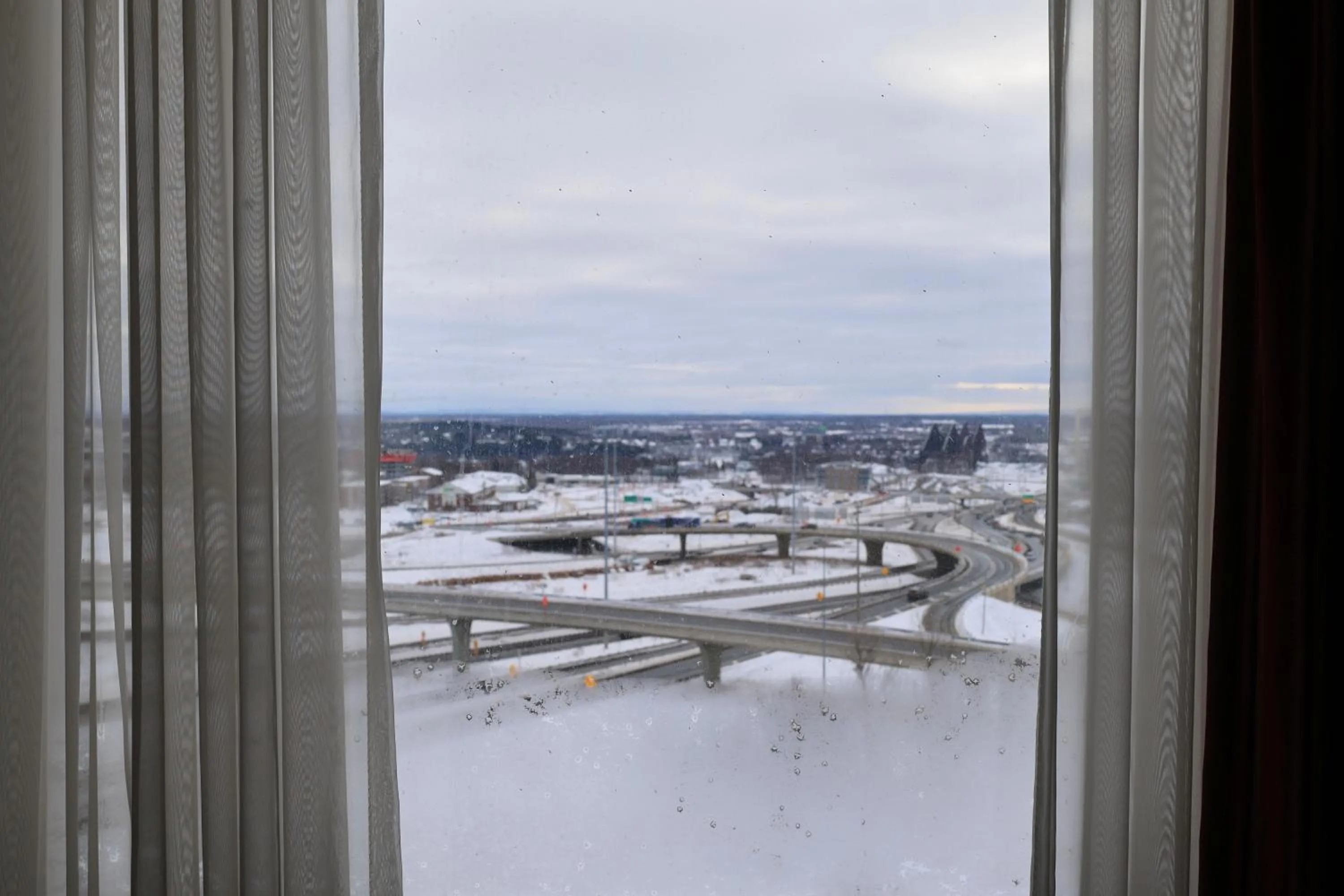 City view in Travelodge by Wyndham Quebec City Hotel & Convention Centre