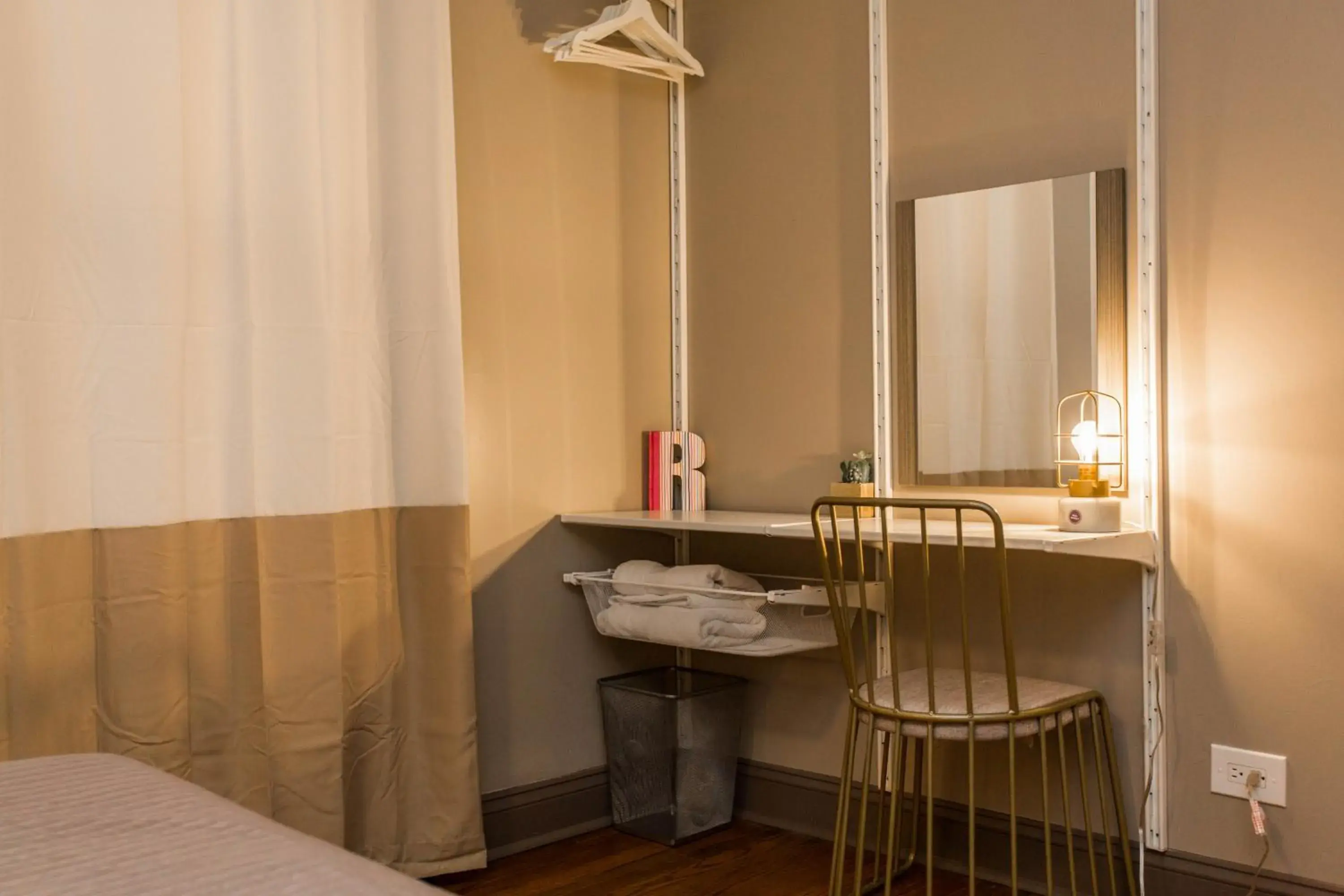 Deluxe Queen Room in Villa Dubois Guest House Deluxe Queen Room in Villa Dubois Guest House