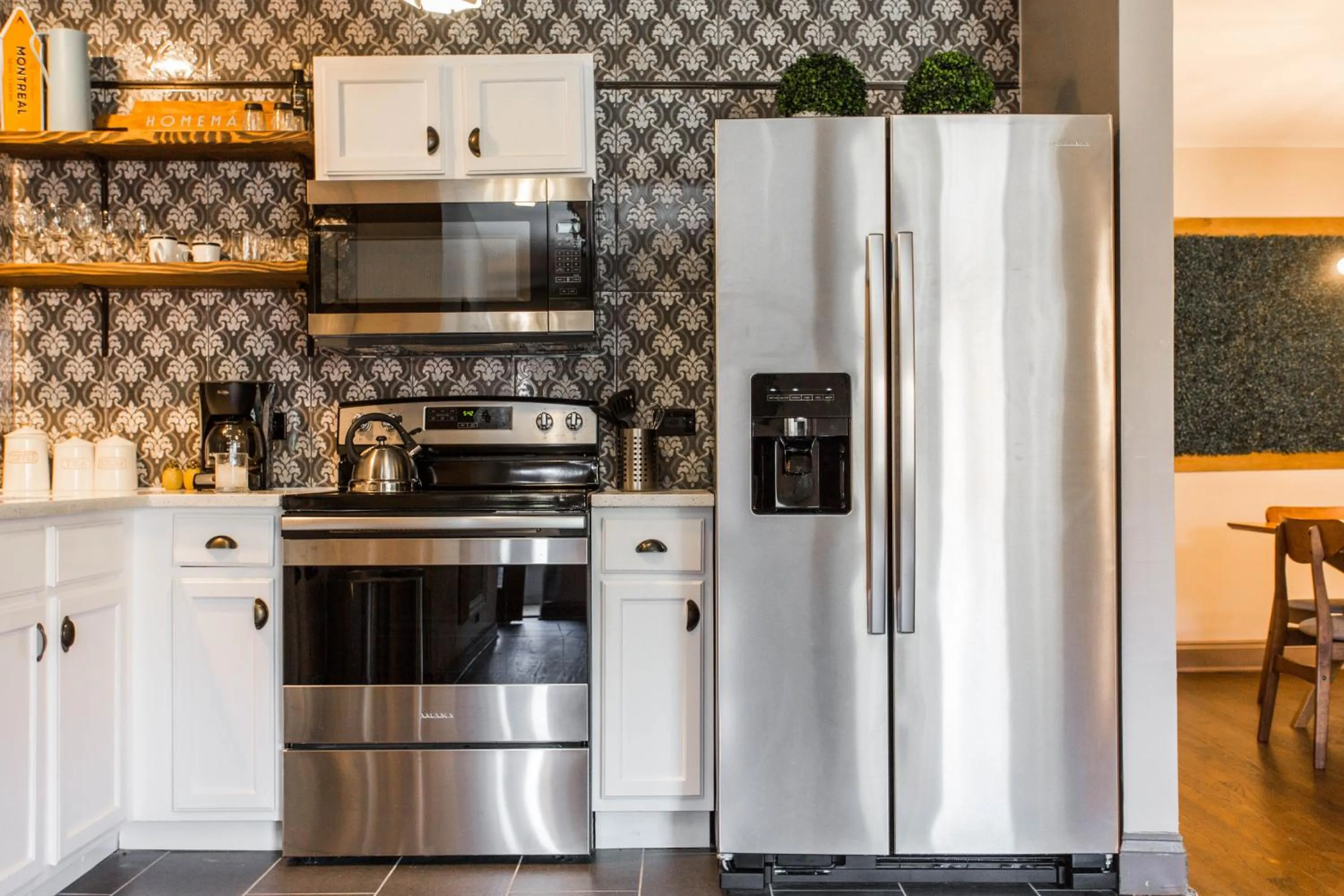 Communal kitchen in Villa Dubois Guest House