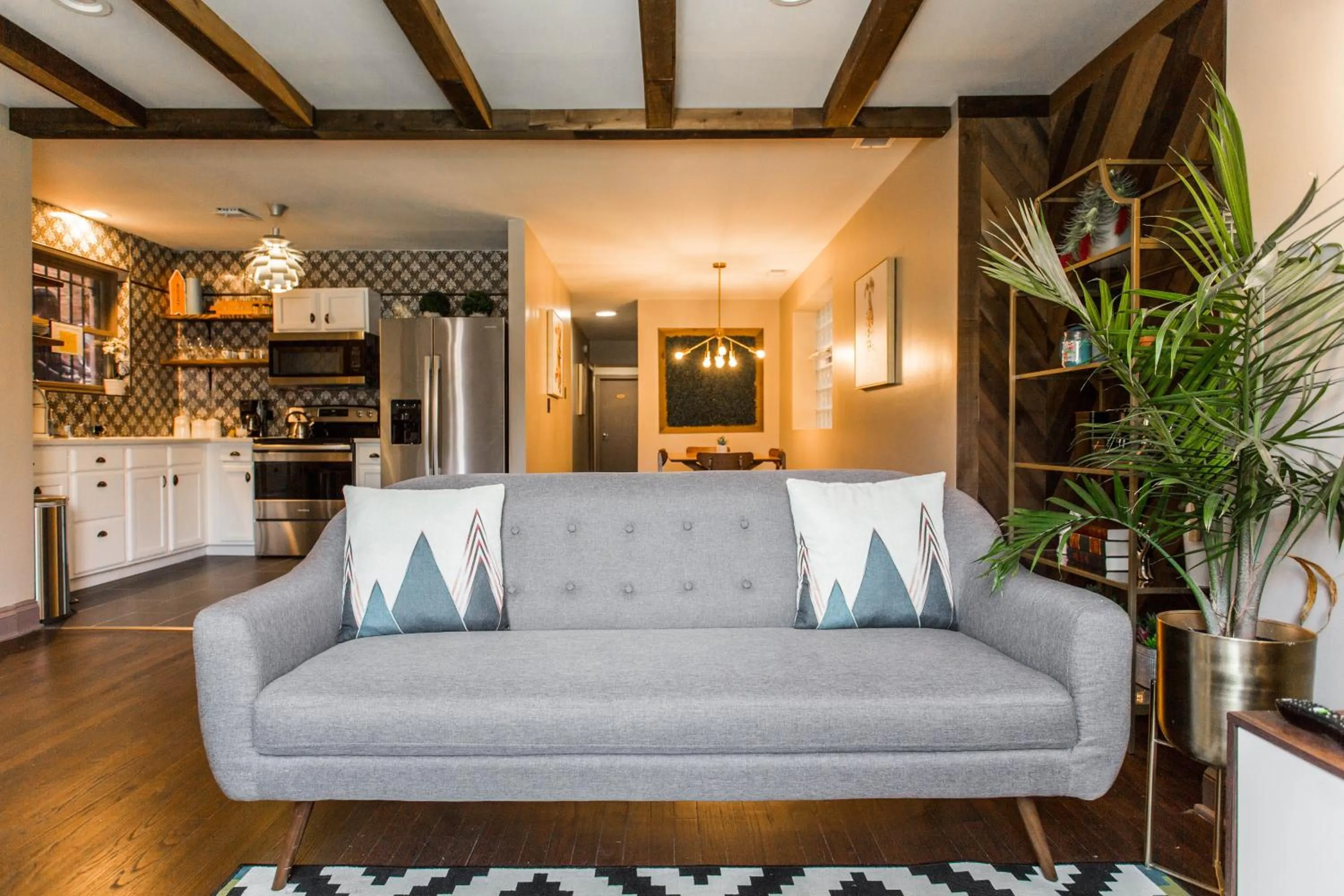 Communal lounge/ TV room in Villa Dubois Guest House