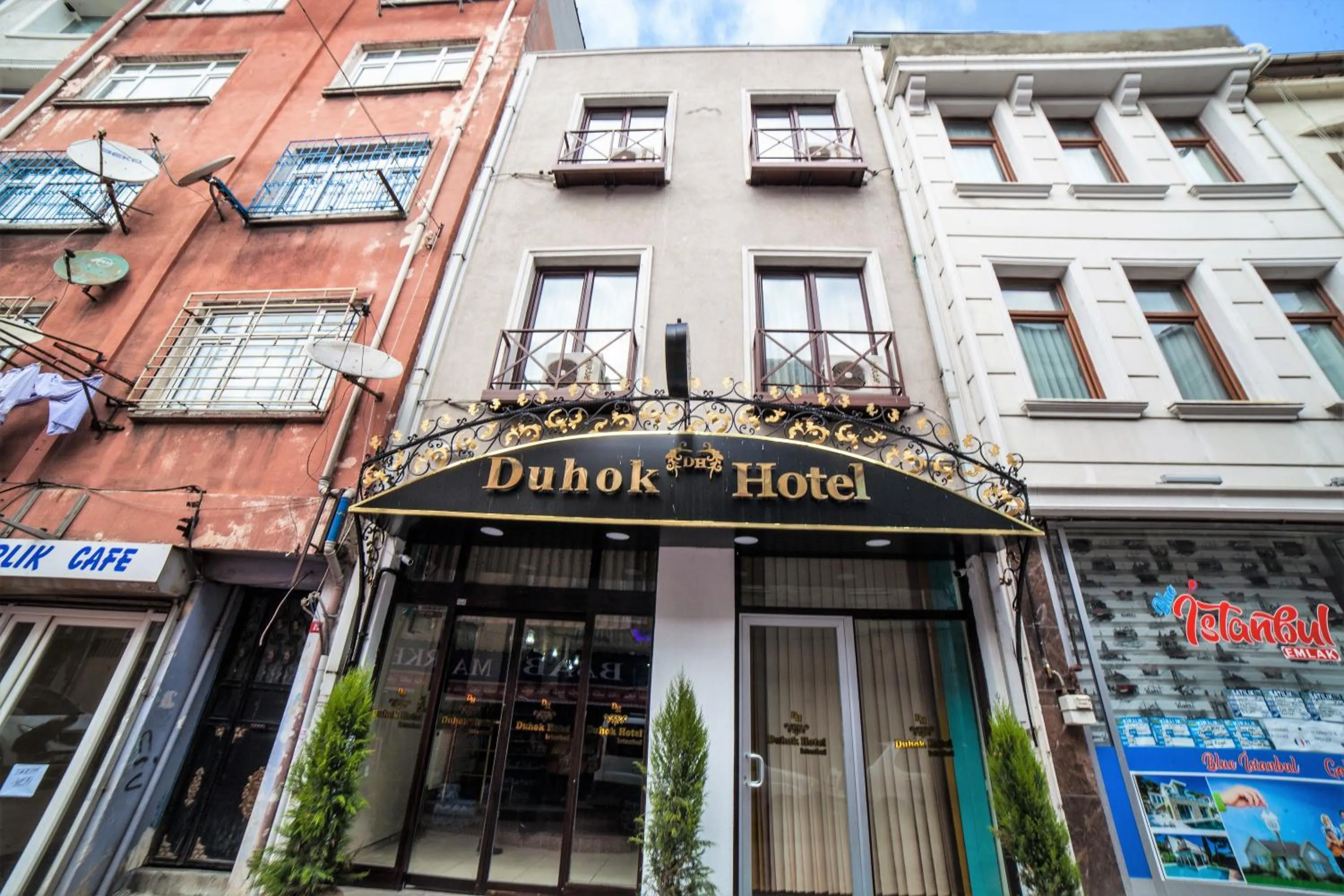 Facade/entrance in istanbul duhok hotel