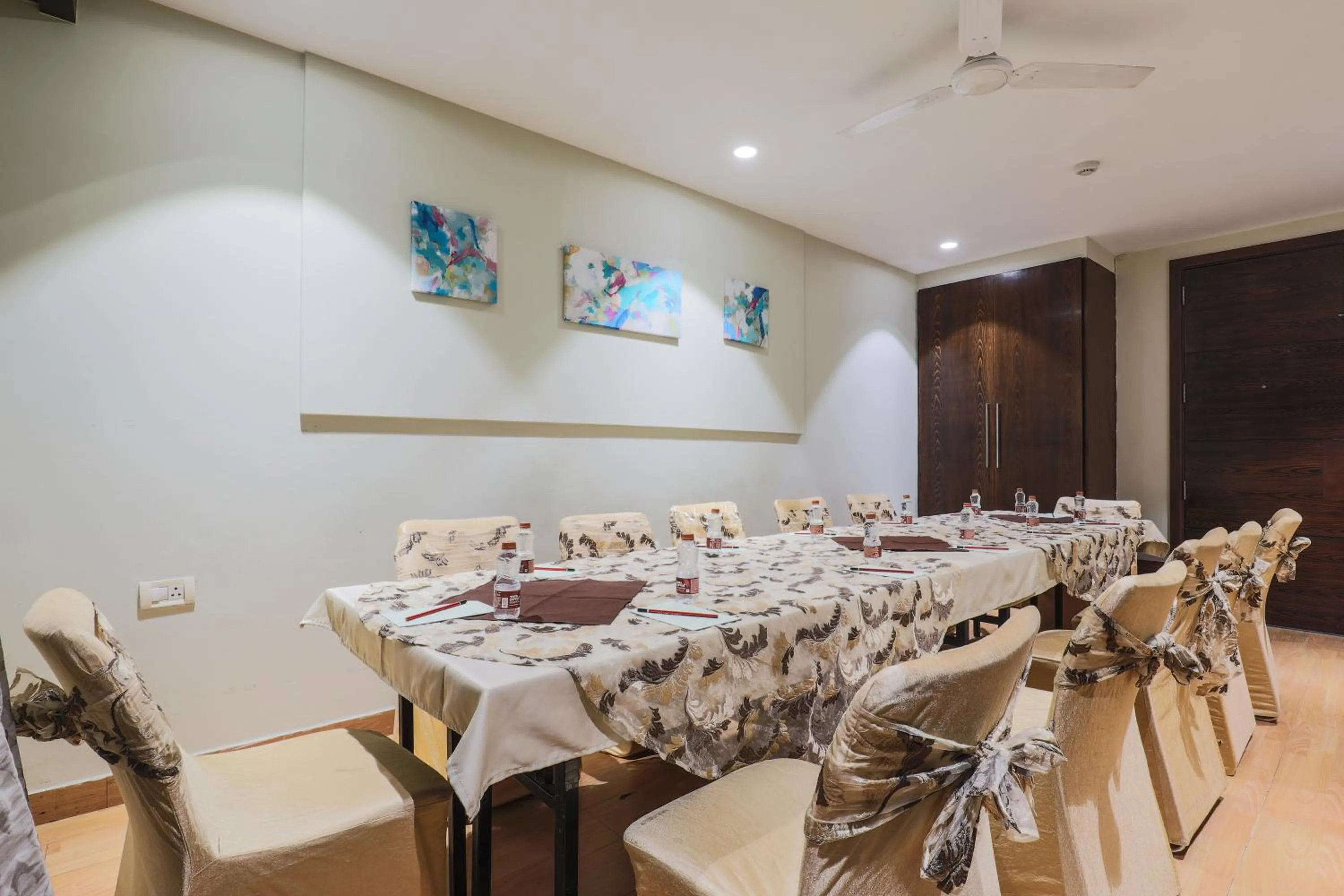 Meeting/conference room in Hotel Bluestone Nehru Place by The Cosy Hotels