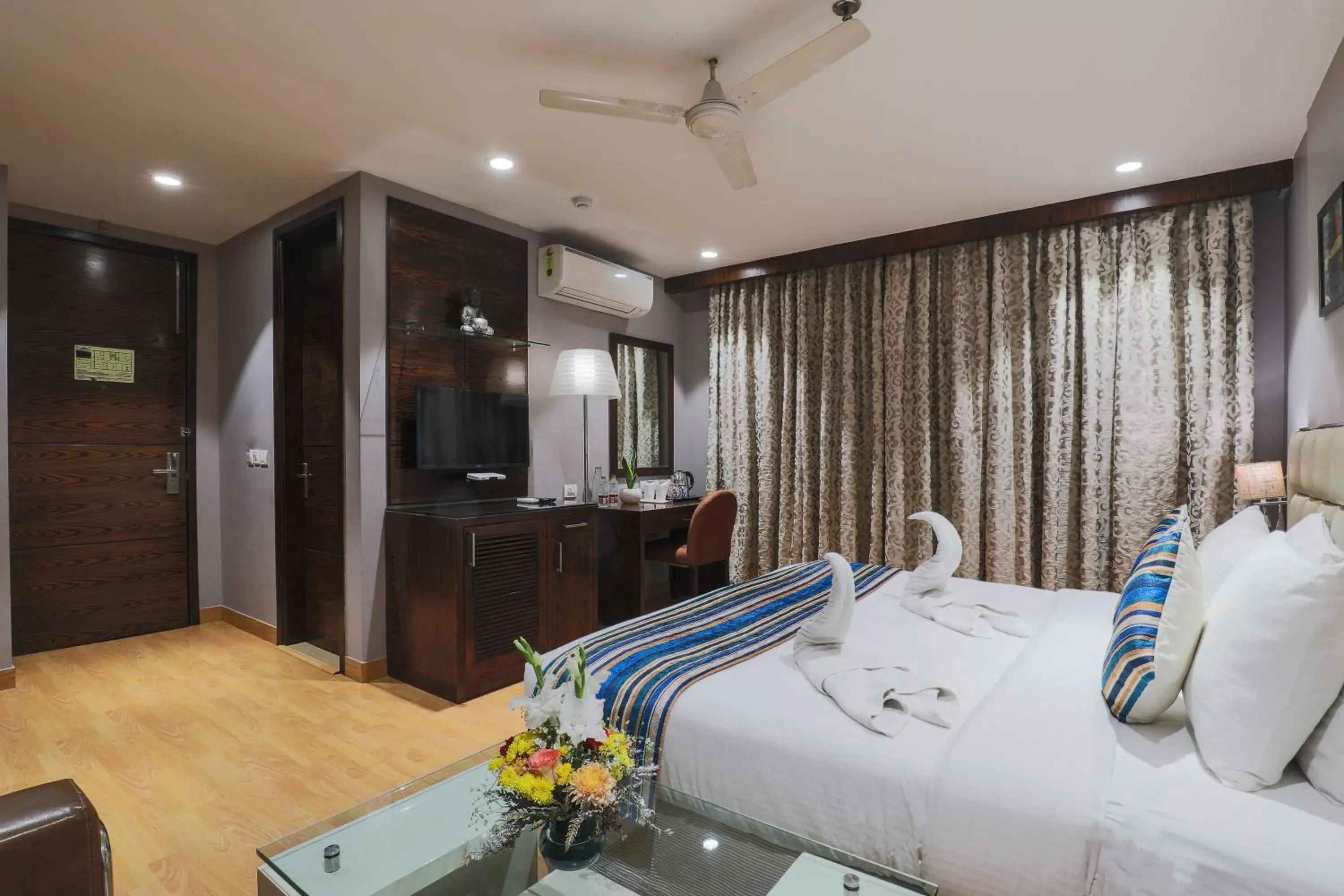 Executive Double or Twin Room in Hotel Bluestone Nehru Place by The Cosy Hotels Executive Double or Twin Room in Hotel Bluestone Nehru Place by The Cosy Hotels