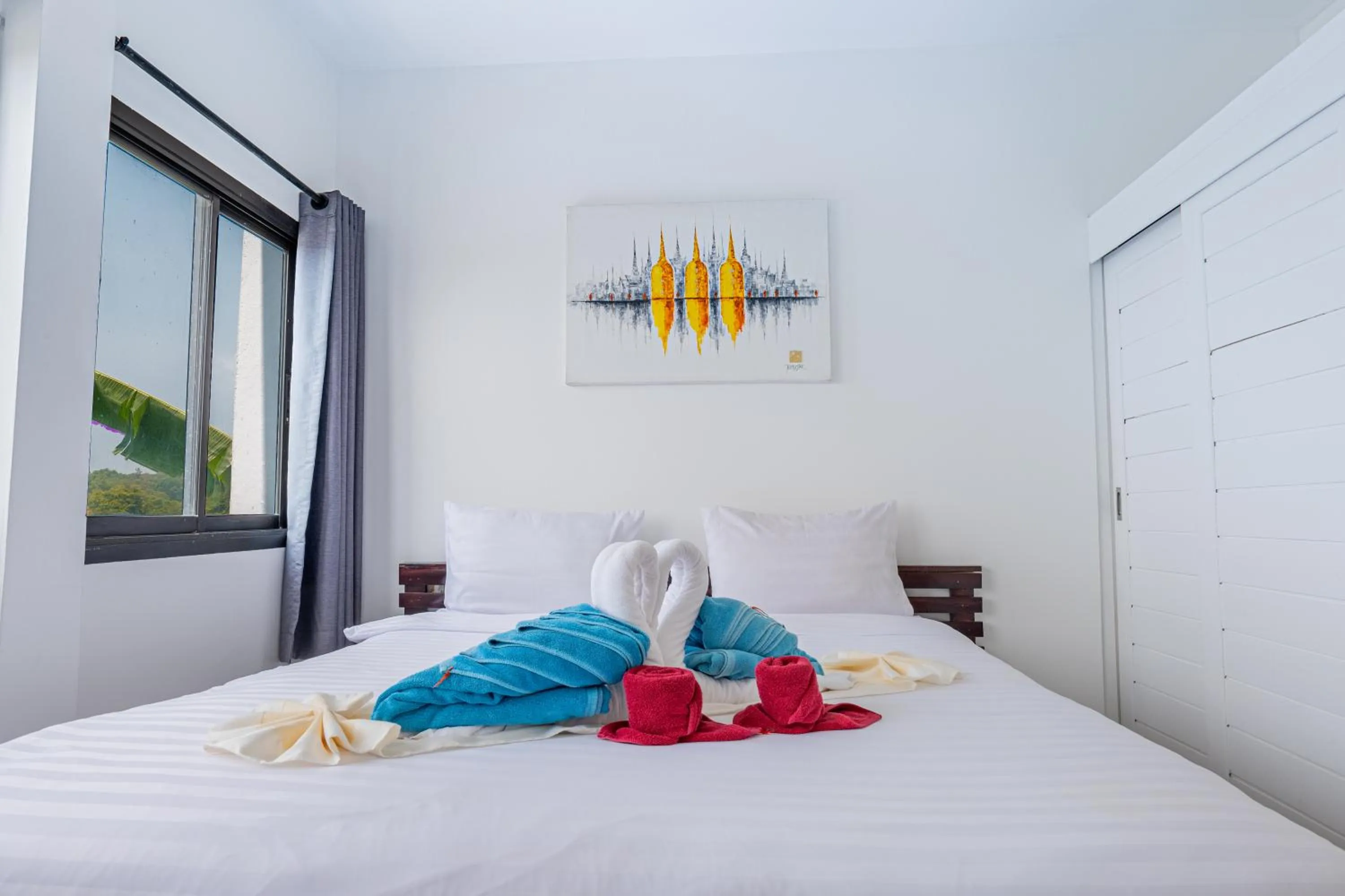 Bed in Tropical Sea View Residence