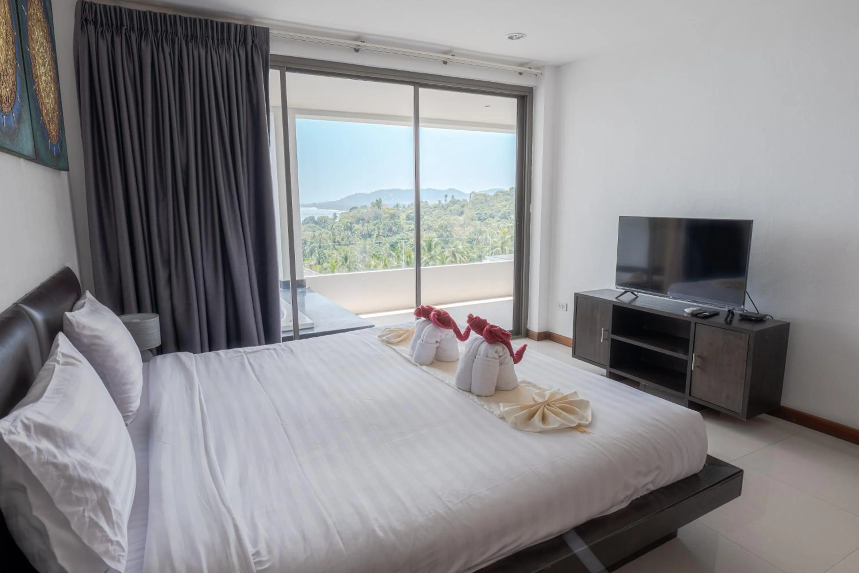 Bed in Tropical Sea View Residence