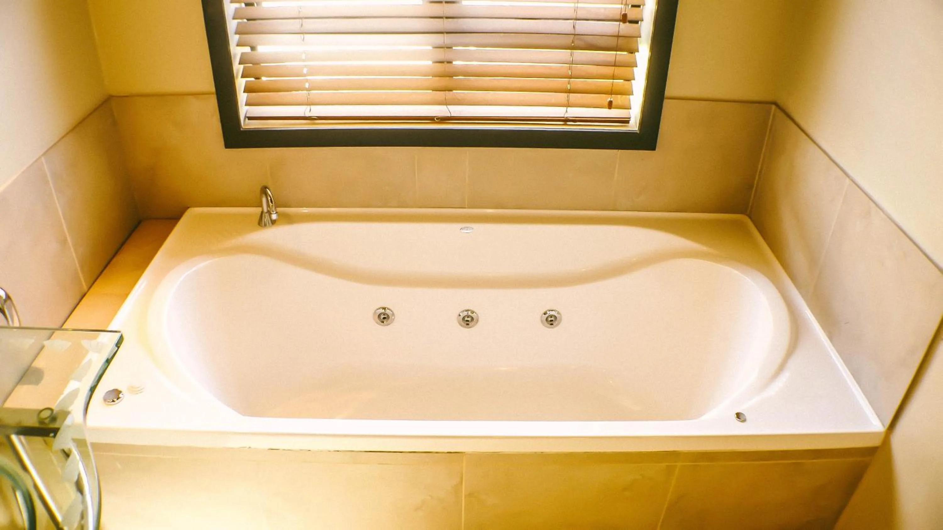 Shower in Muri Beach Resort