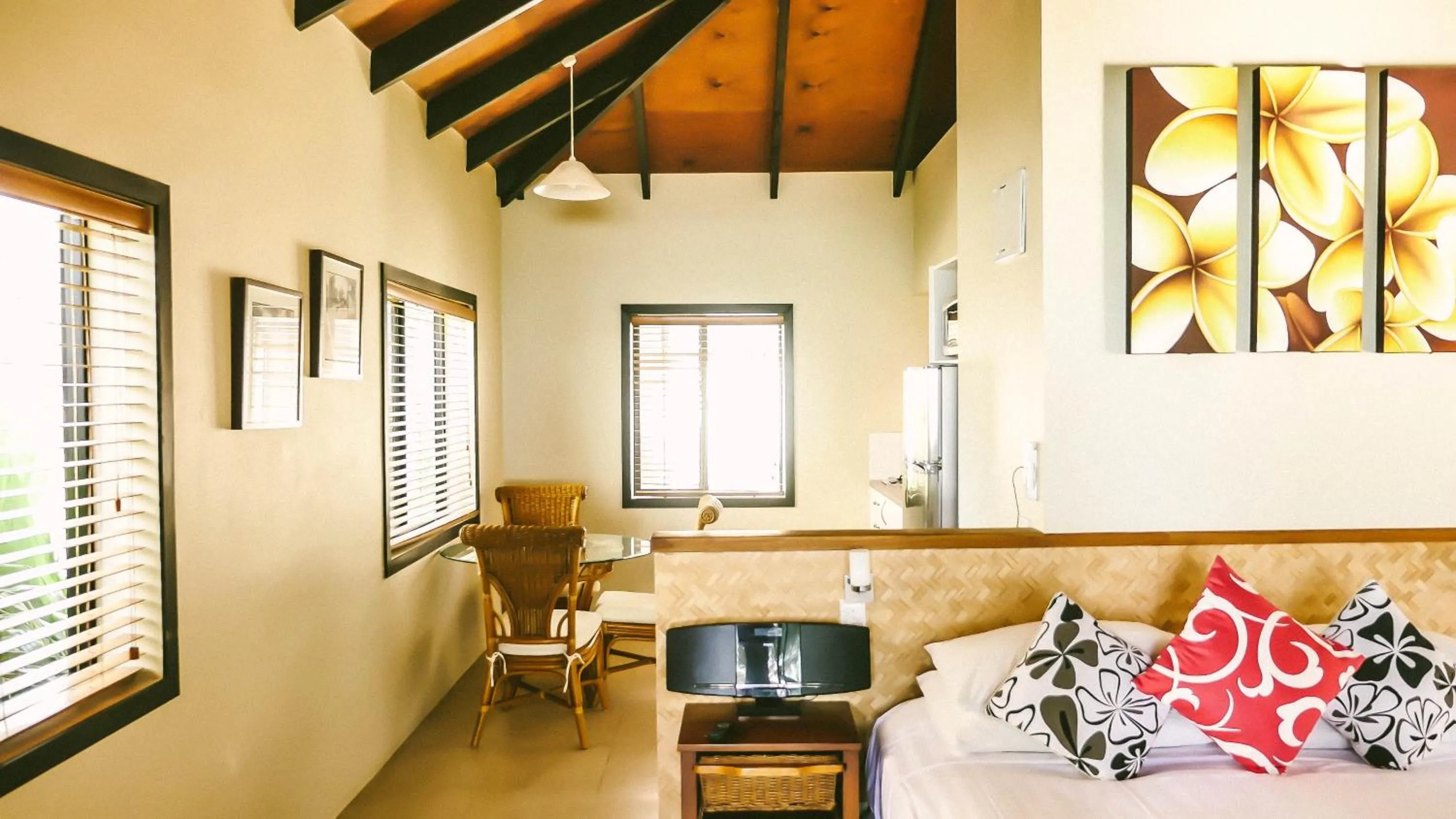 Coffee/tea facilities in Muri Beach Resort