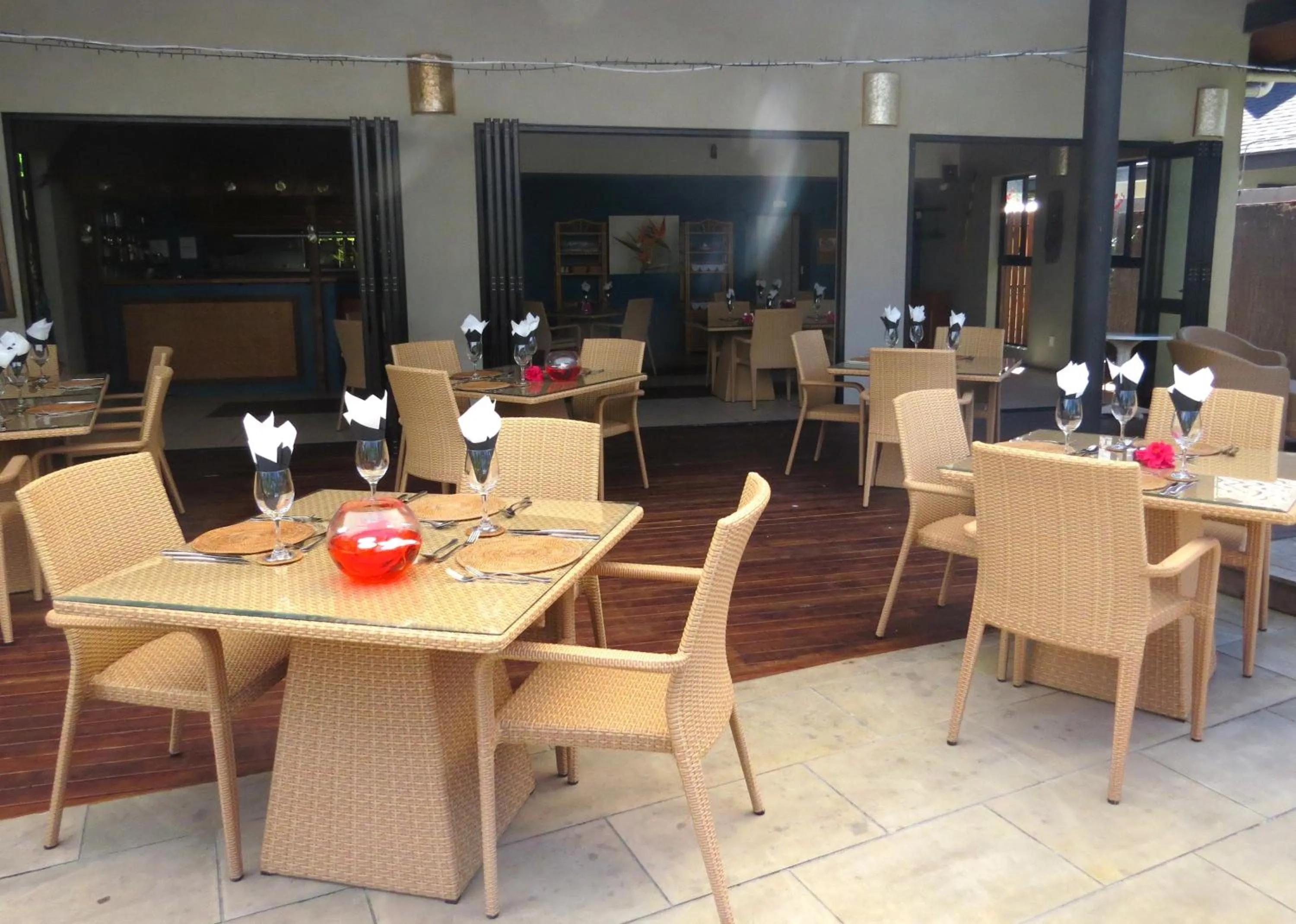 Restaurant/places to eat in Muri Beach Resort