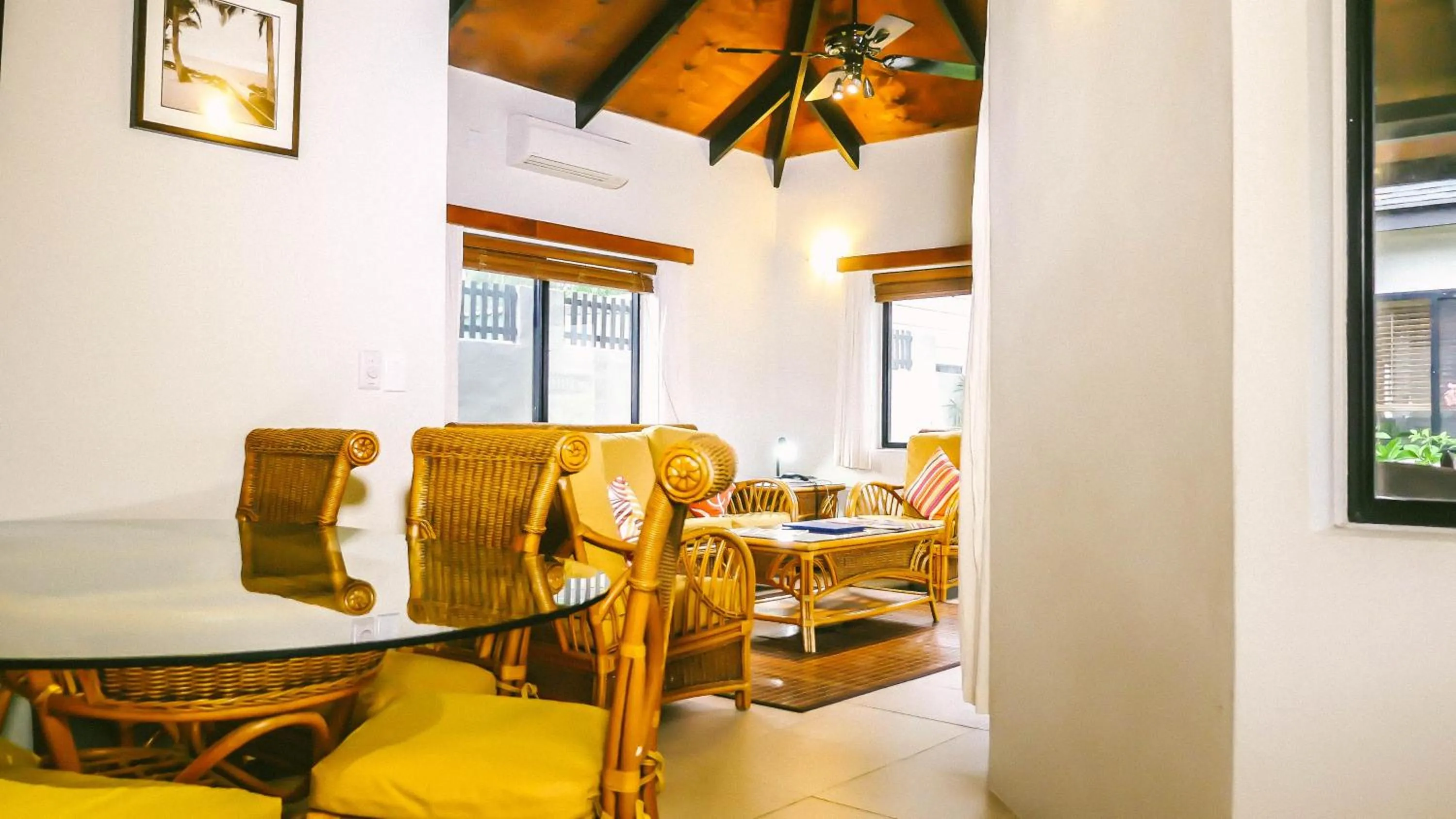 Coffee/tea facilities in Muri Beach Resort