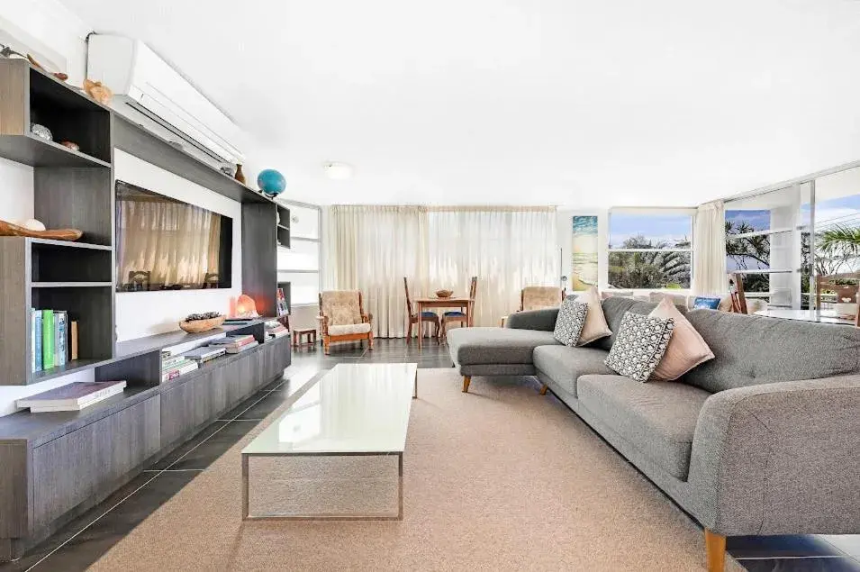 Two-Bedroom Apartment with Ocean View - Mid Floor in Sundeck Gardens Two-Bedroom Apartment with Ocean View - Mid Floor in Sundeck Gardens