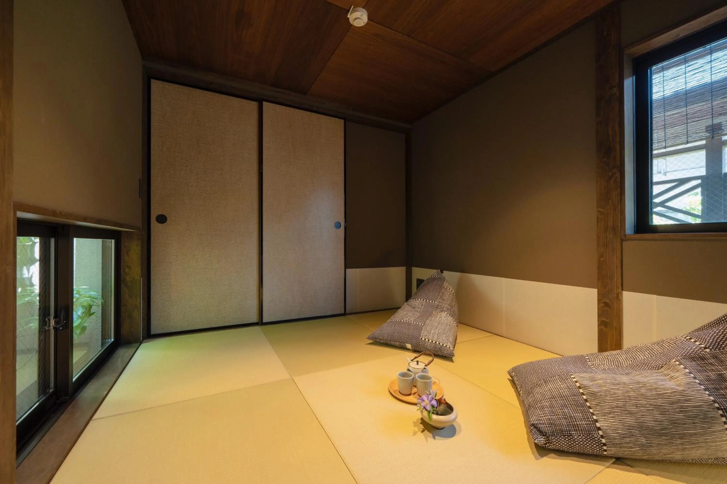Seating area, Bed in THE MACHIYA KAZAHAYA