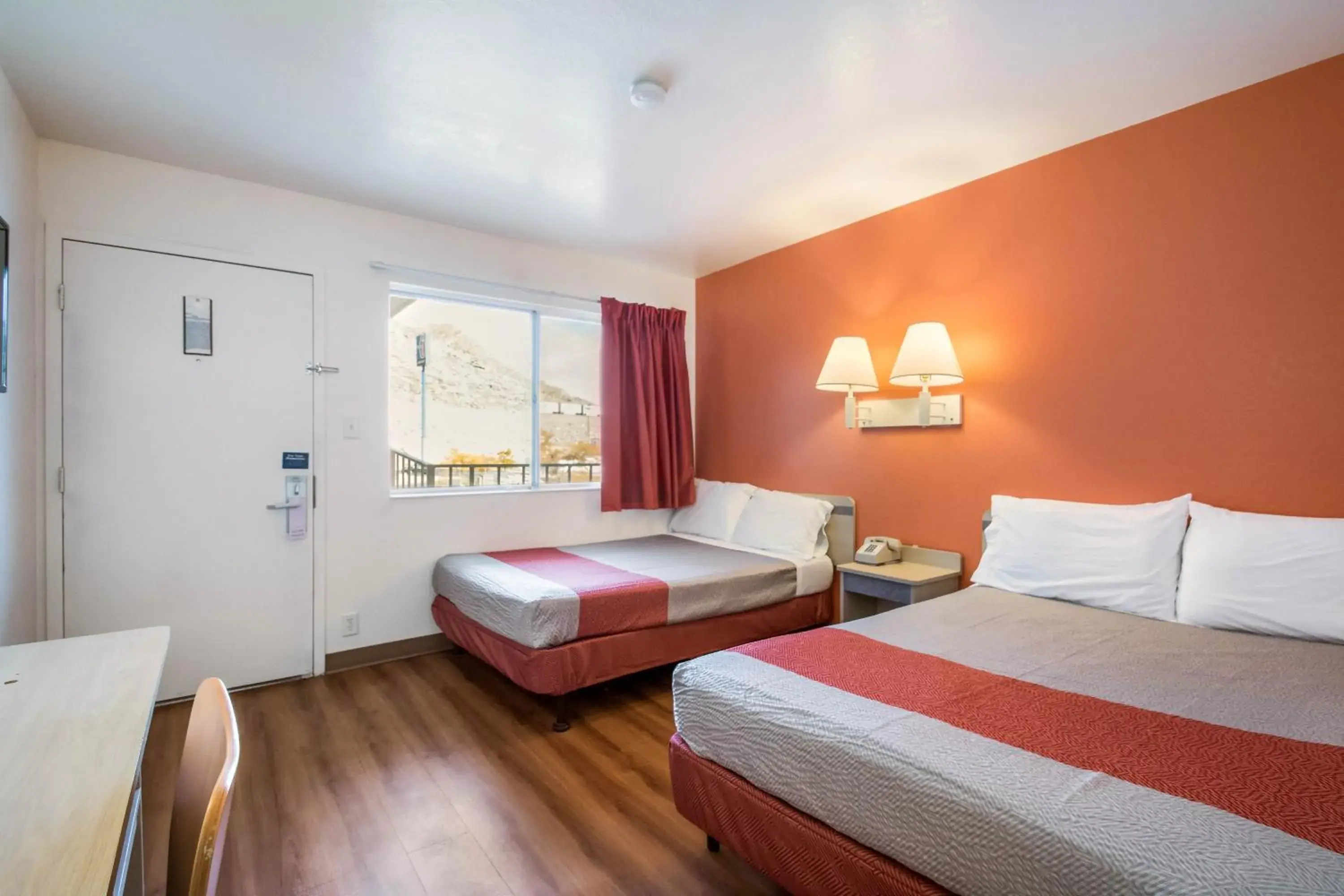 Classic Quadruple Room - single occupancy - Smoking in Motel 6 Wendover Classic Quadruple Room - single occupancy - Smoking in Motel 6 Wendover