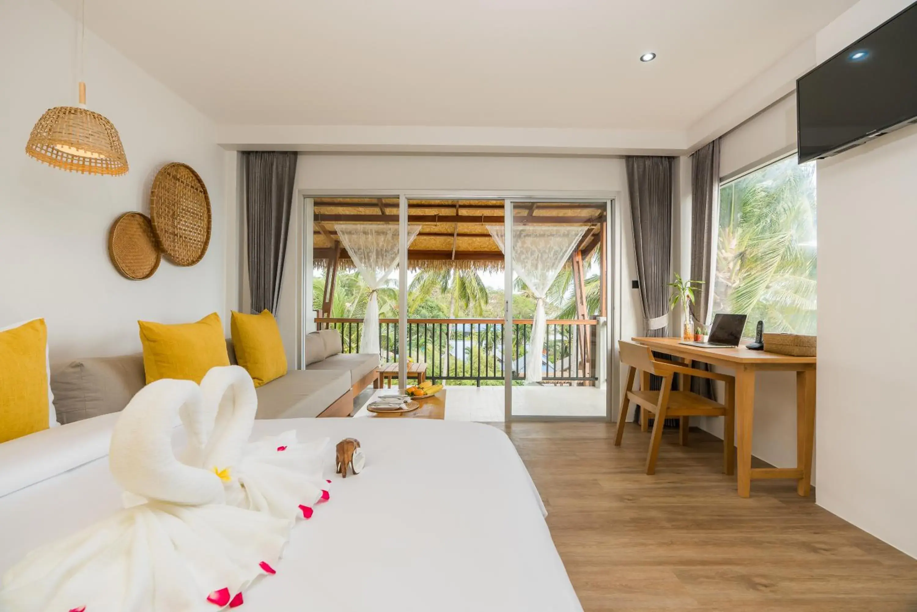 Deluxe Double Room with Side Sea View in Princess Paradise Koh Phangan Deluxe Double Room with Side Sea View in Princess Paradise Koh Phangan