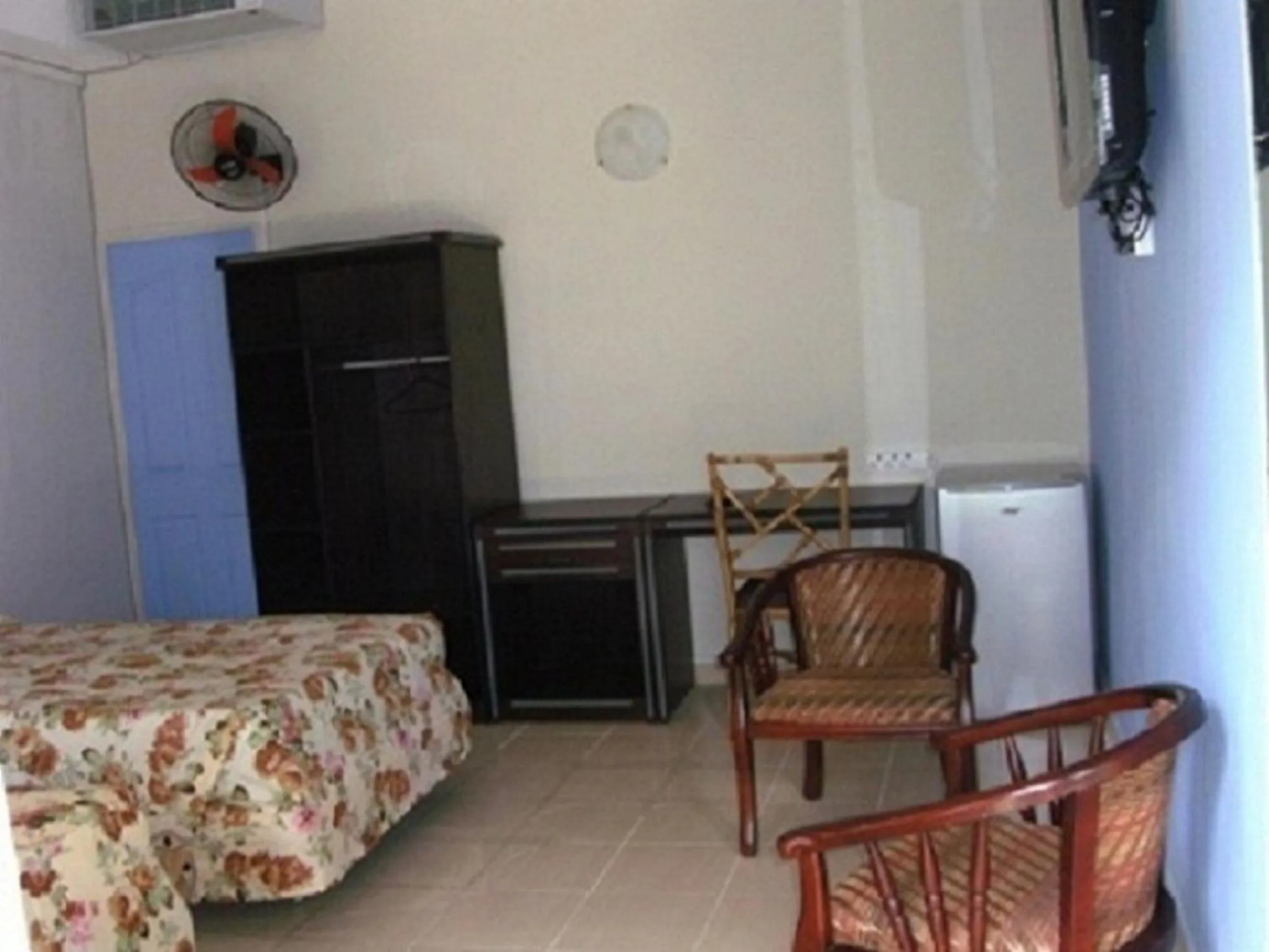 Seating area, Bed in Auberge Le Saladier