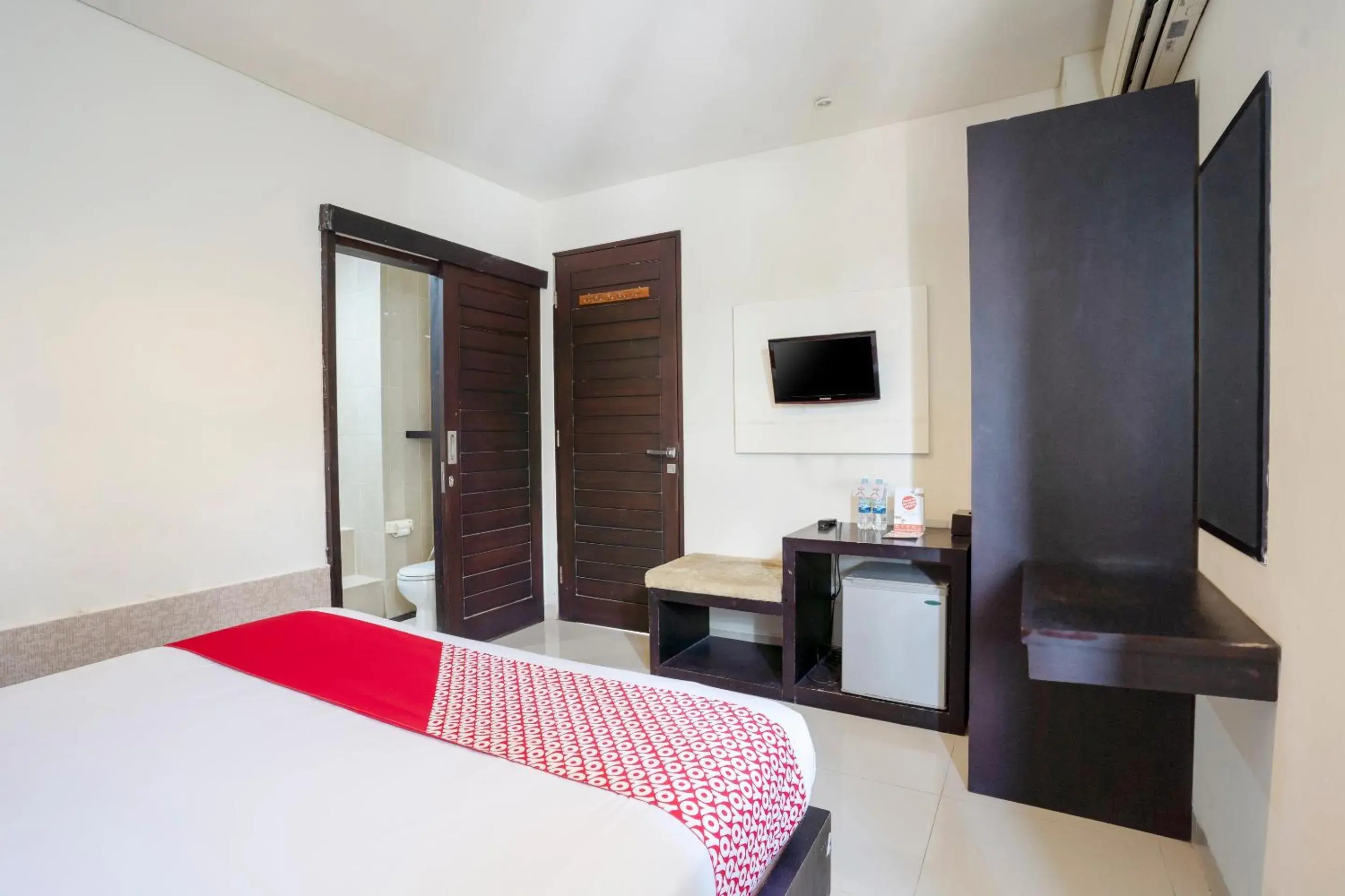 Bedroom in OYO 482 Anika Guest House Bedroom in OYO 482 Anika Guest House