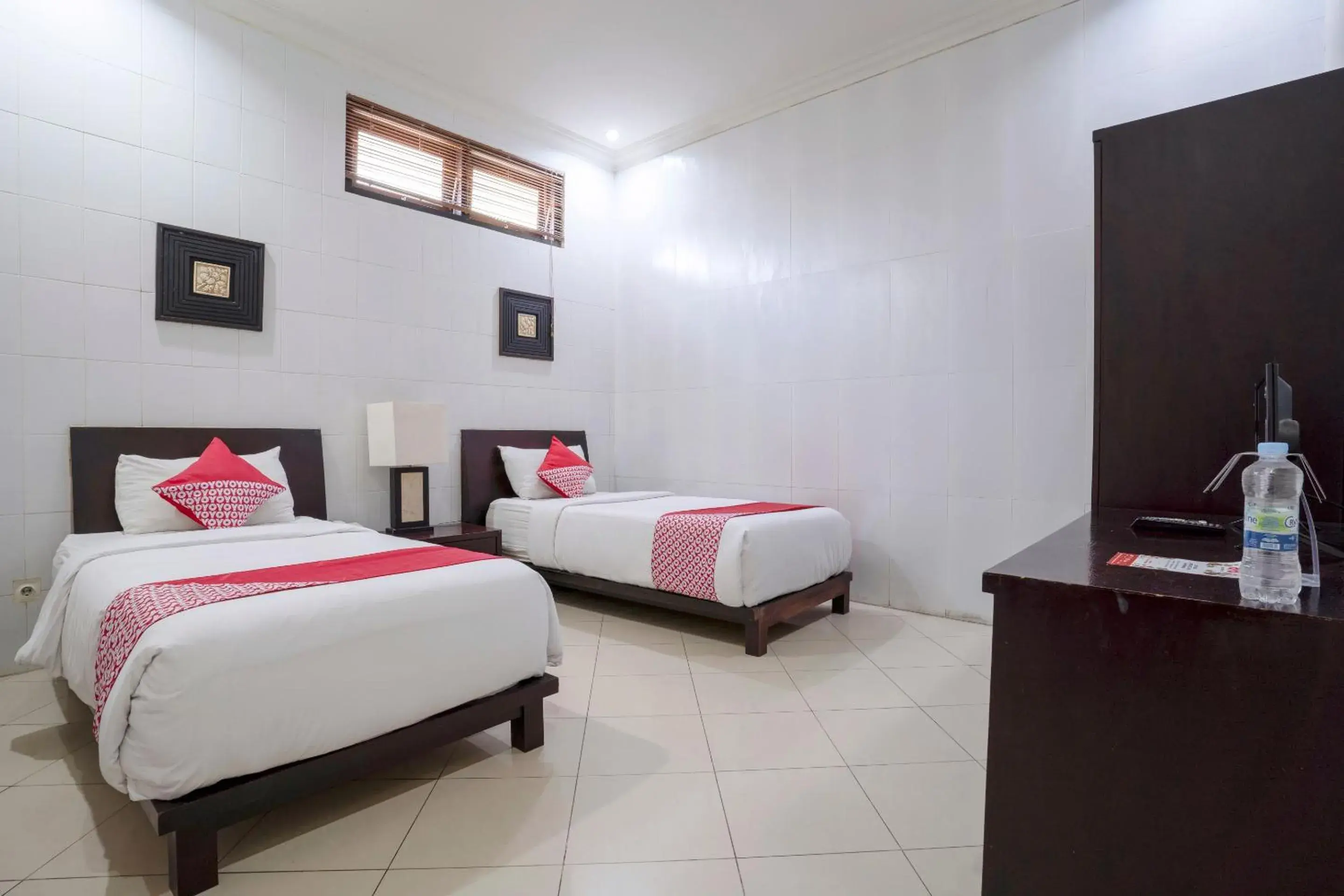 Bedroom in OYO 482 Anika Guest House Bedroom in OYO 482 Anika Guest House