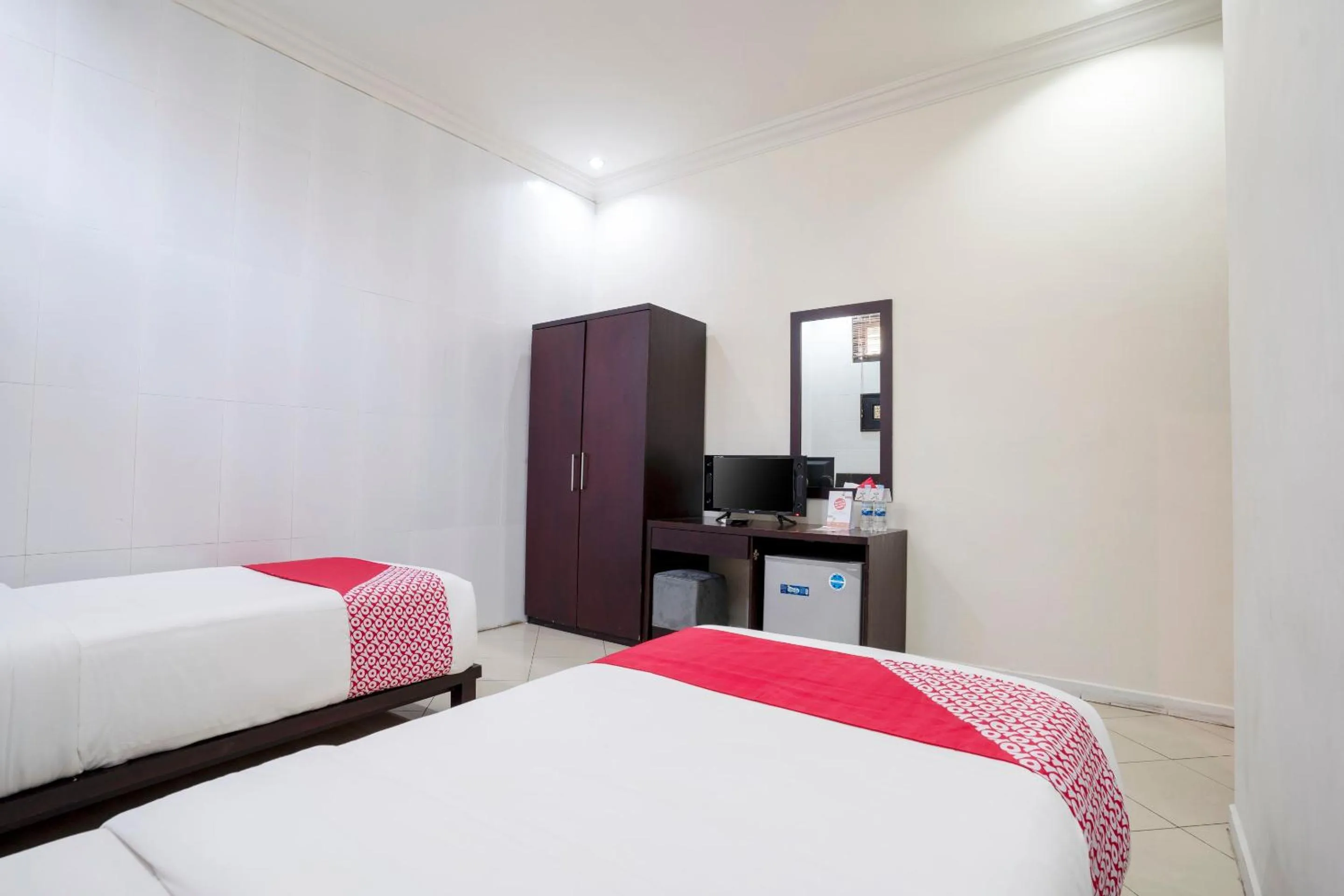 Bedroom in OYO 482 Anika Guest House