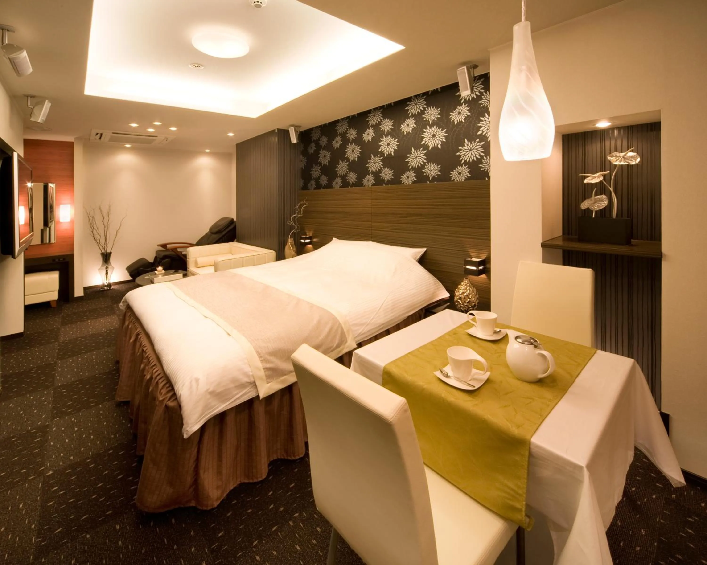 Bed in Carrot ISE (Adult Only)