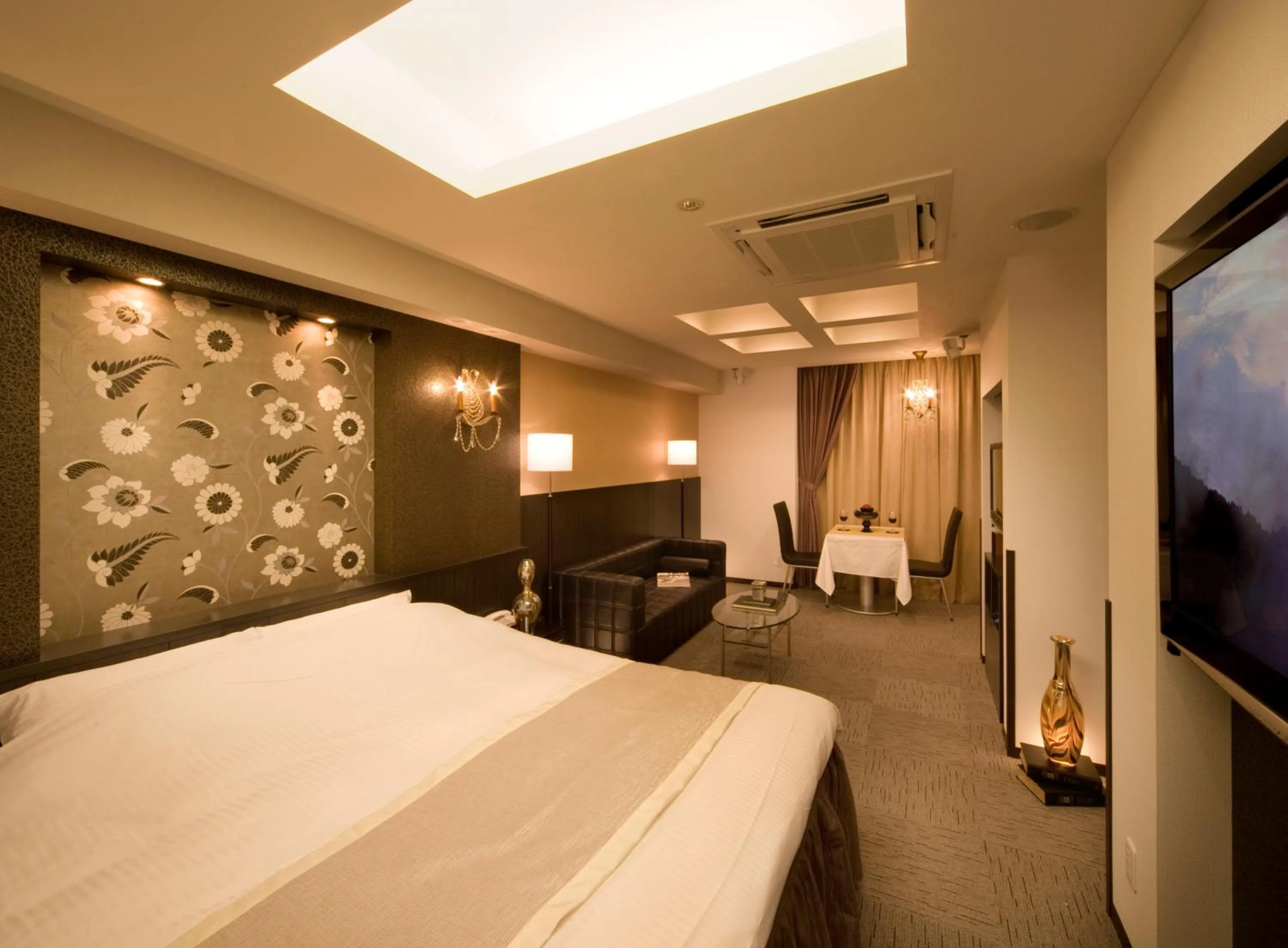Bed in Carrot ISE (Adult Only)
