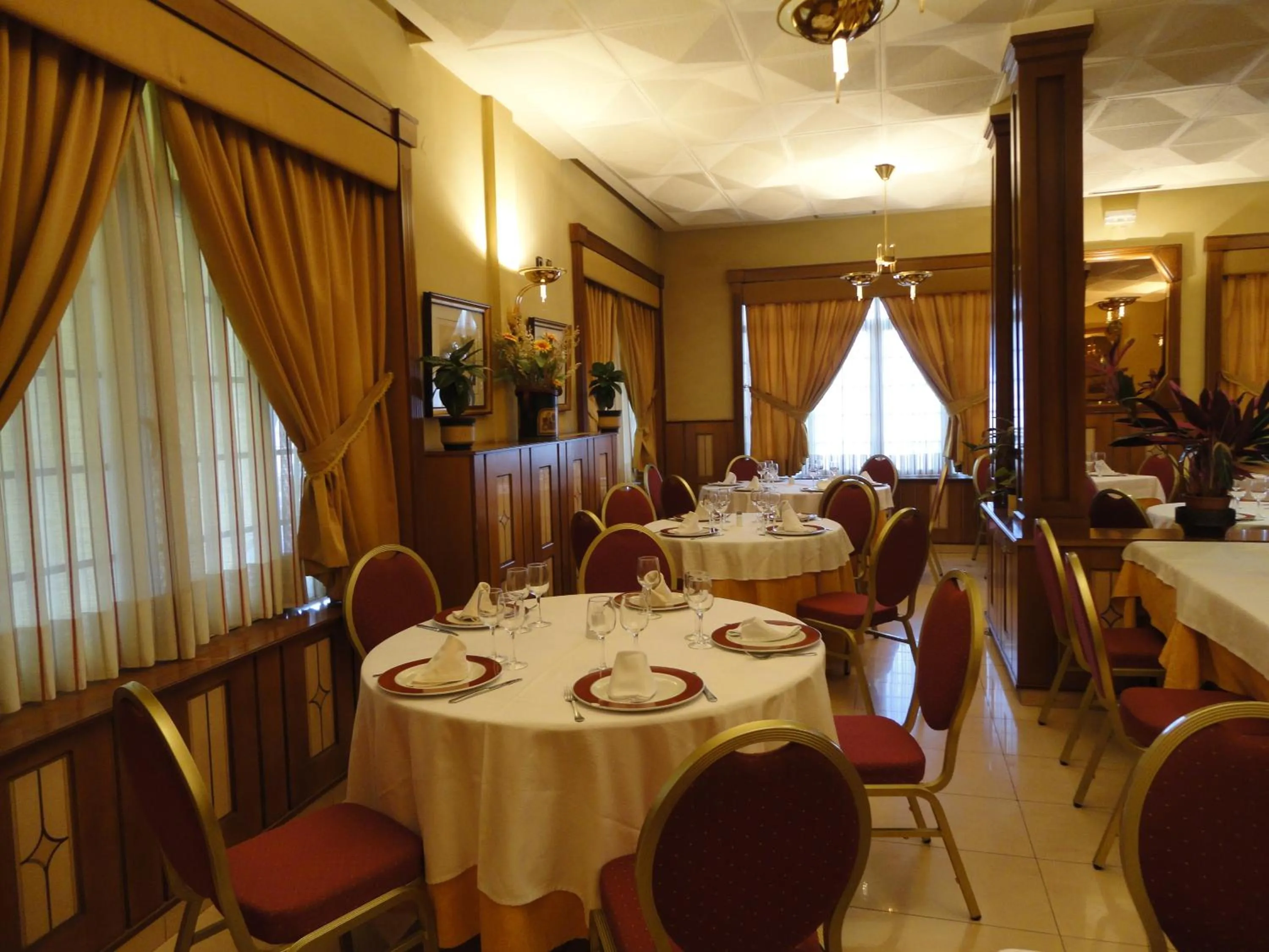 Restaurant/places to eat in Hotel La Maruxiña