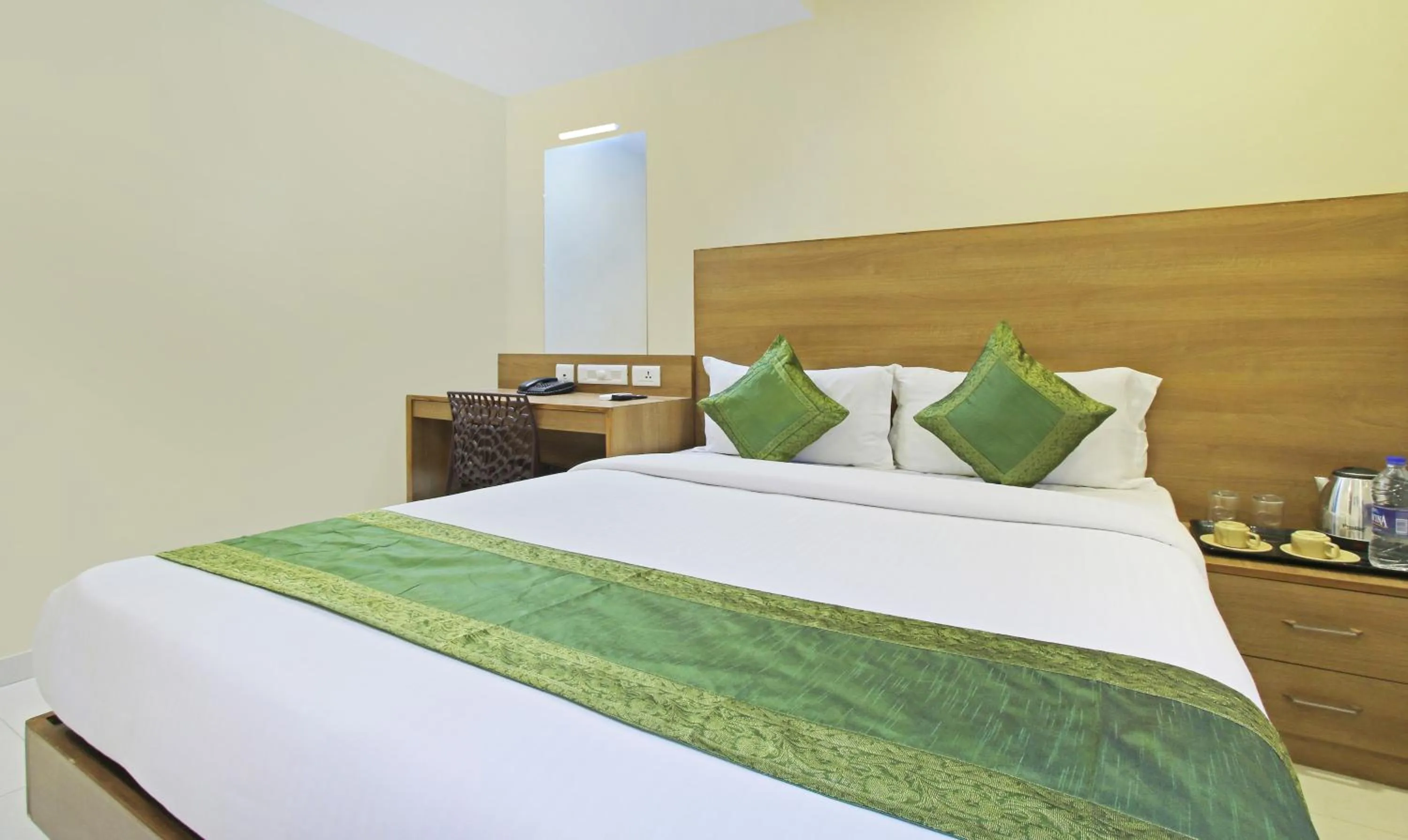 Bedroom, Bed in Itsy Hotels Jansi Residency