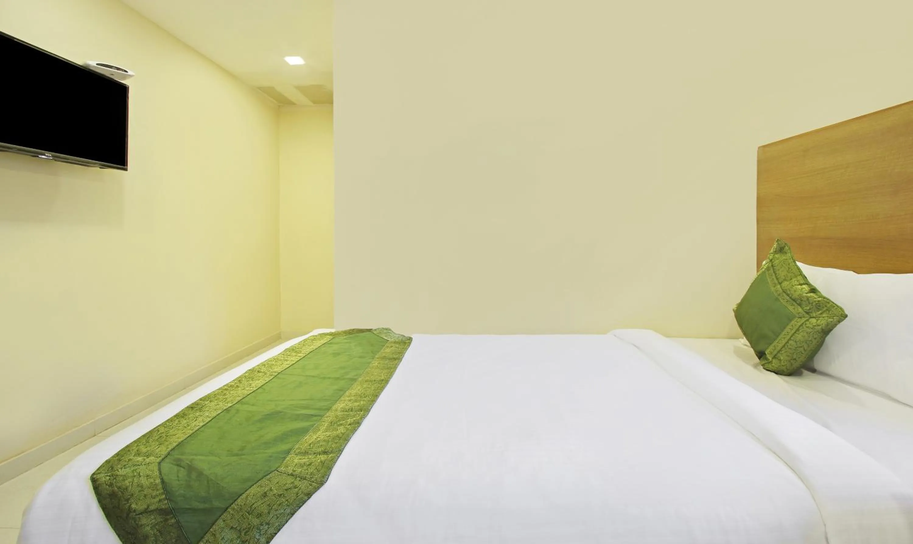 Bedroom, Bed in Itsy Hotels Jansi Residency