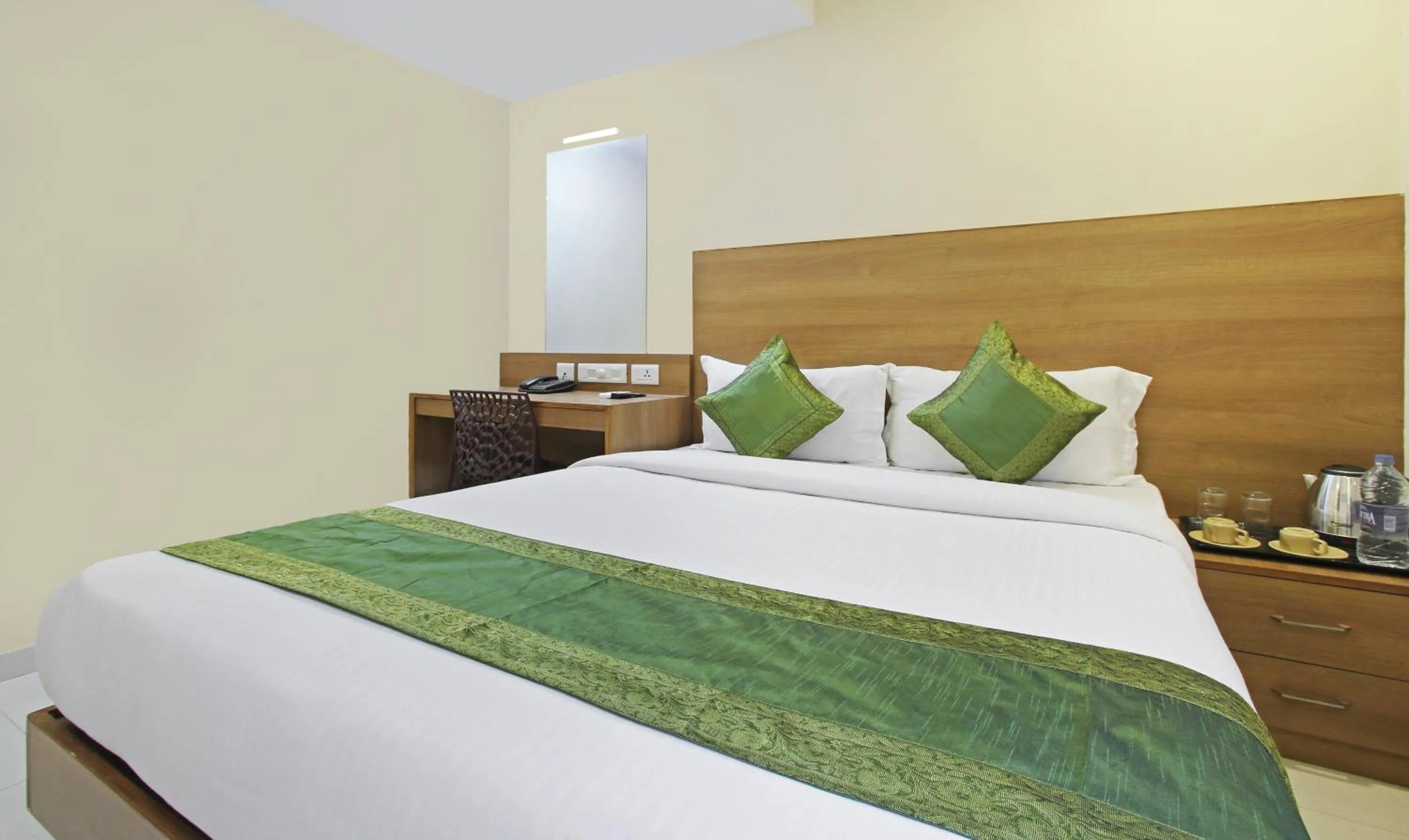 Bedroom, Bed in Itsy Hotels Jansi Residency