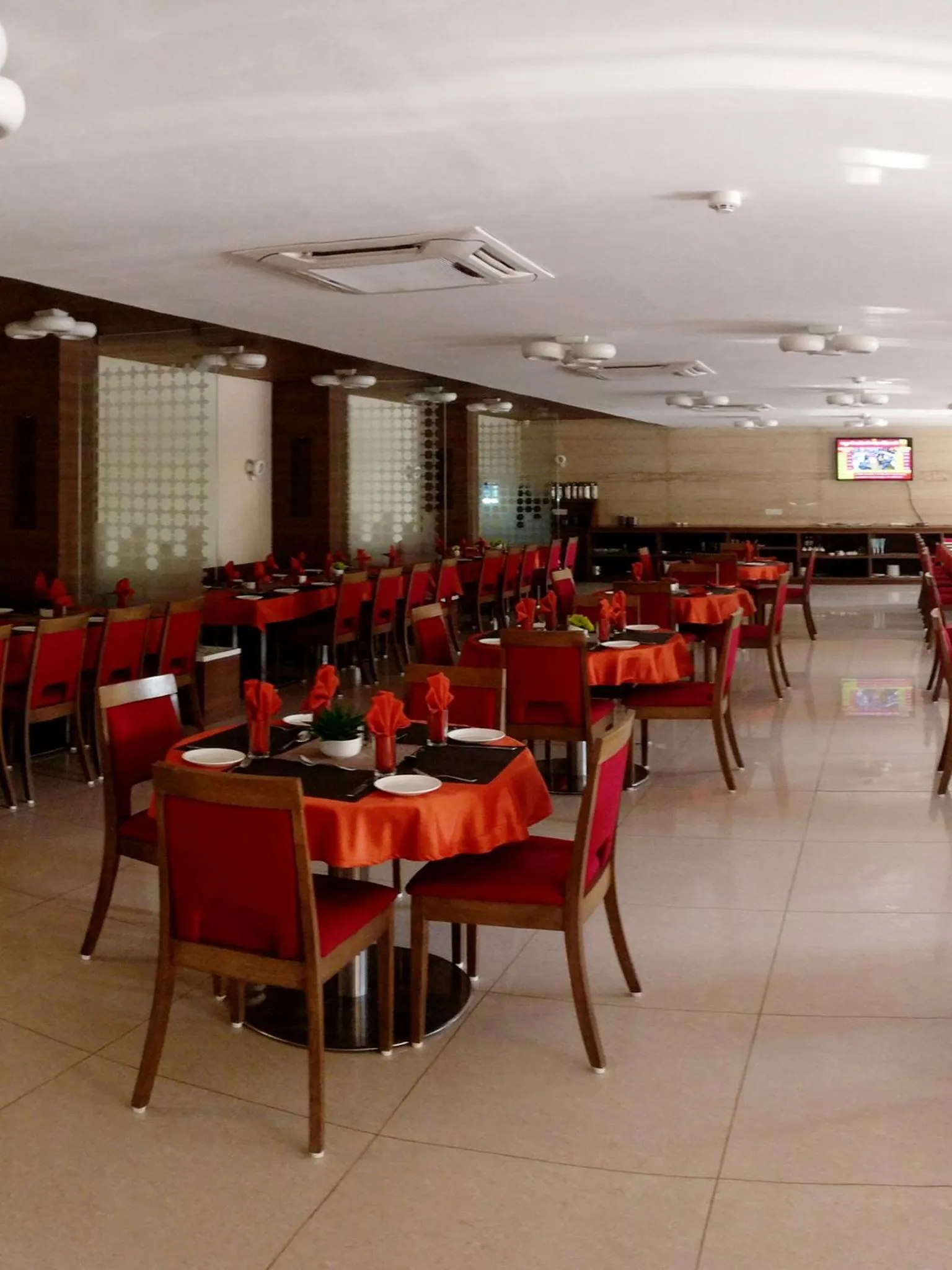 Restaurant/places to eat in Club Mahindra Dwarka